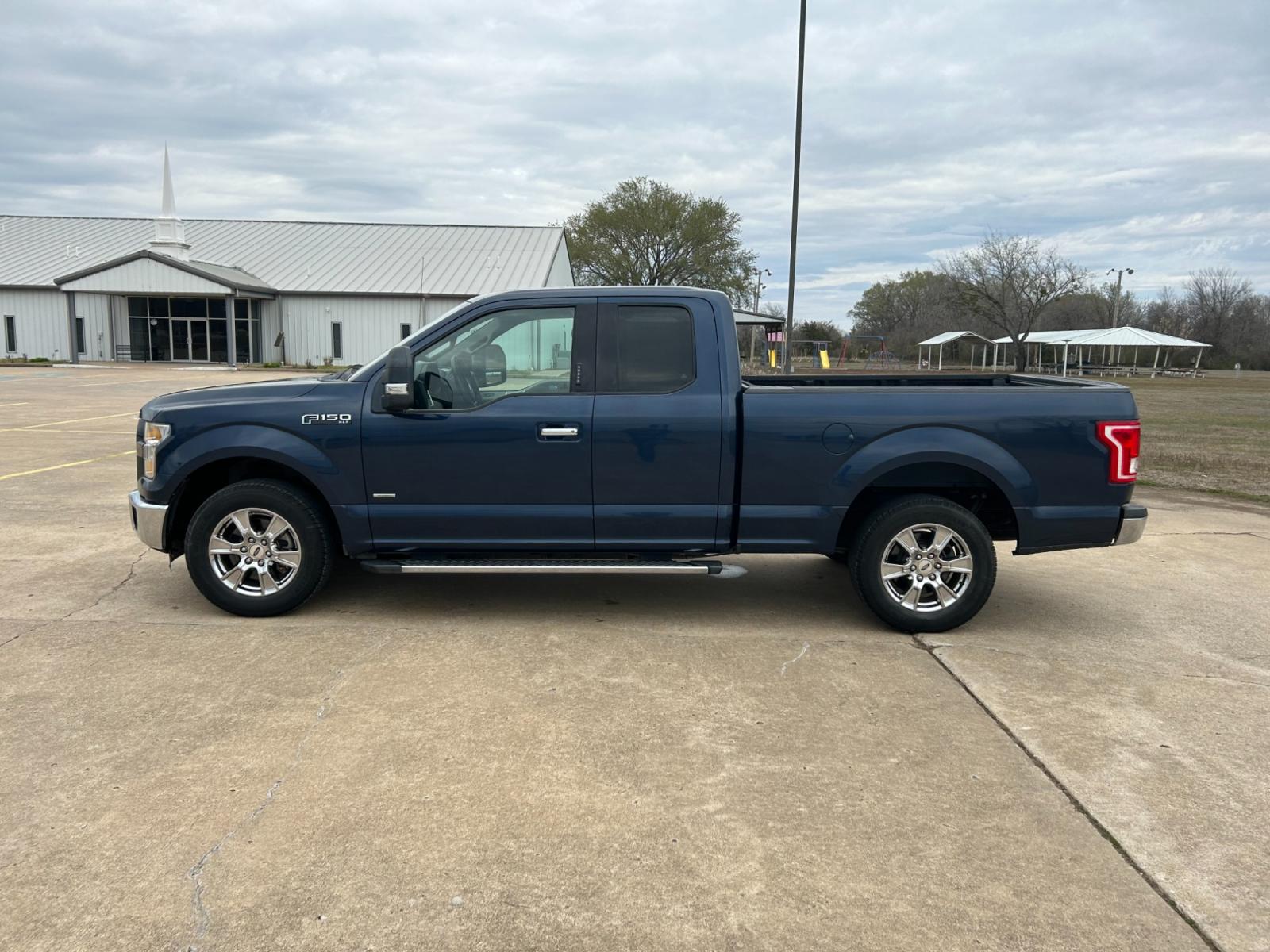 2015 BLUE Ford F-150 XL SuperCab 6.5-ft. Bed 2WD (1FTEX1CP5FF) with an 2.7L V6 DOHC 24V engine, 6-Speed Automatic transmission, located at 17760 Hwy 62, Morris, OK, 74445, (918) 733-4887, 35.609104, -95.877060 - 2015 FORD F150 XL HAS A 2.7L V6 ENGINE AND RWD, FEATURES A KEYLESS LOCKING REMOTE, POWER SEATS, POWER FOOT PEDAL ADJUSTER, POWER LOCKS, POWER WINDOWS, POWER MIRRORS, AM/FM STEREO, SIRIUS RADIO, CD PLAYER, AUX PORT, USB PORT, AUTO START/STOP TECHNOLOGY, CLOTH INTERIOR, CRUISE CONTROL, TRACTION CONTRO - Photo #8