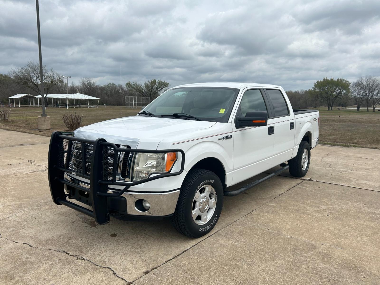 2011 White Ford F-150 FX4 SuperCrew 5.5-ft. Bed 4WD (1FTFW1EF5BF) with an 5.0L V8 engine, 4-Speed Automatic transmission, located at 17760 Hwy 62, Morris, OK, 74445, (918) 733-4887, 35.609104, -95.877060 - 2011 FORD F150 CREW CAB HAS THE 6.2L AND IS 4X4. THIS TRUCK FEATURES KEYLESS REMOTE, POWER SEATS, POWER LOCKS, POWER WINDOWS, POWER MIRRORS, AMFM STEREO, SIRIUS RADIO, CD PLAYER, AUX PORT, USB PORT, HANDS-FREE CALLING TECHNOLOGY, CLOTH INTERIOR, RHINO LININGS BED LINER, FACTORY-EQUIPPED TRAILER BREA - Photo #1