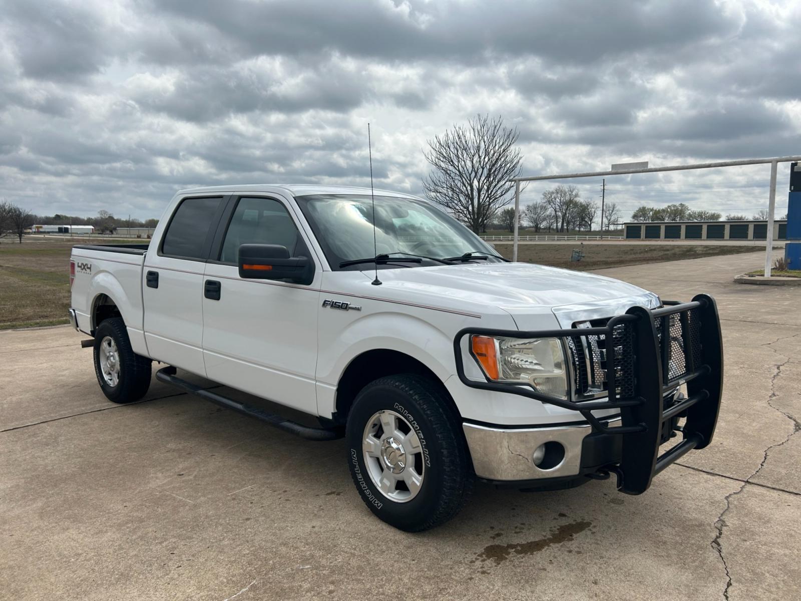 2011 White Ford F-150 FX4 SuperCrew 5.5-ft. Bed 4WD (1FTFW1EF5BF) with an 5.0L V8 engine, 4-Speed Automatic transmission, located at 17760 Hwy 62, Morris, OK, 74445, (918) 733-4887, 35.609104, -95.877060 - 2011 FORD F150 CREW CAB HAS THE 6.2L AND IS 4X4. THIS TRUCK FEATURES KEYLESS REMOTE, POWER SEATS, POWER LOCKS, POWER WINDOWS, POWER MIRRORS, AMFM STEREO, SIRIUS RADIO, CD PLAYER, AUX PORT, USB PORT, HANDS-FREE CALLING TECHNOLOGY, CLOTH INTERIOR, RHINO LININGS BED LINER, FACTORY-EQUIPPED TRAILER BREA - Photo #3