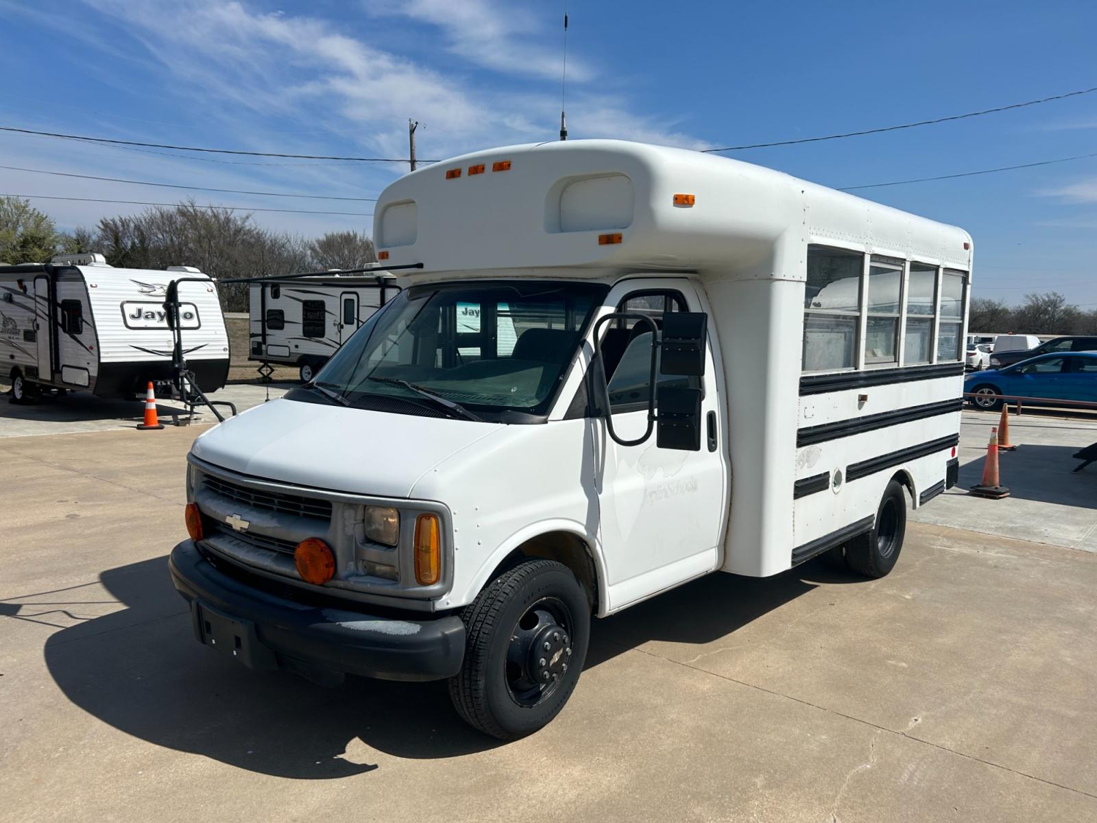 1999 White Chevrolet Express 3500 Cargo (1GBHG31F7X1) with an 6.5L V8 OHV 16V TURBO DIESEL engine, 4-Speed Automatic Overdrive transmission, located at 17760 Hwy 62, Morris, OK, 74445, (918) 733-4887, 35.609104, -95.877060 - 1999 CHEVROLET EXPRESS 3500 SHORT BUS HAS A 6.5L TURBO DIESEL AND RWD. FEATURES LEATHER SEATS, AM/FM STEREO, MANUAL LOCKS, MANUAL SEATS, MANUAL, WINDOWS, STORAGE BINS IN BACK, 168,956 MILES, CLEAN TITLE, 225/75R16 TIRES. NO HIDDEN FEES OF ANY KIND. WE DO NOT FINANCE $5,800 CALL RUSS OR JONA AT 9 - Photo #1