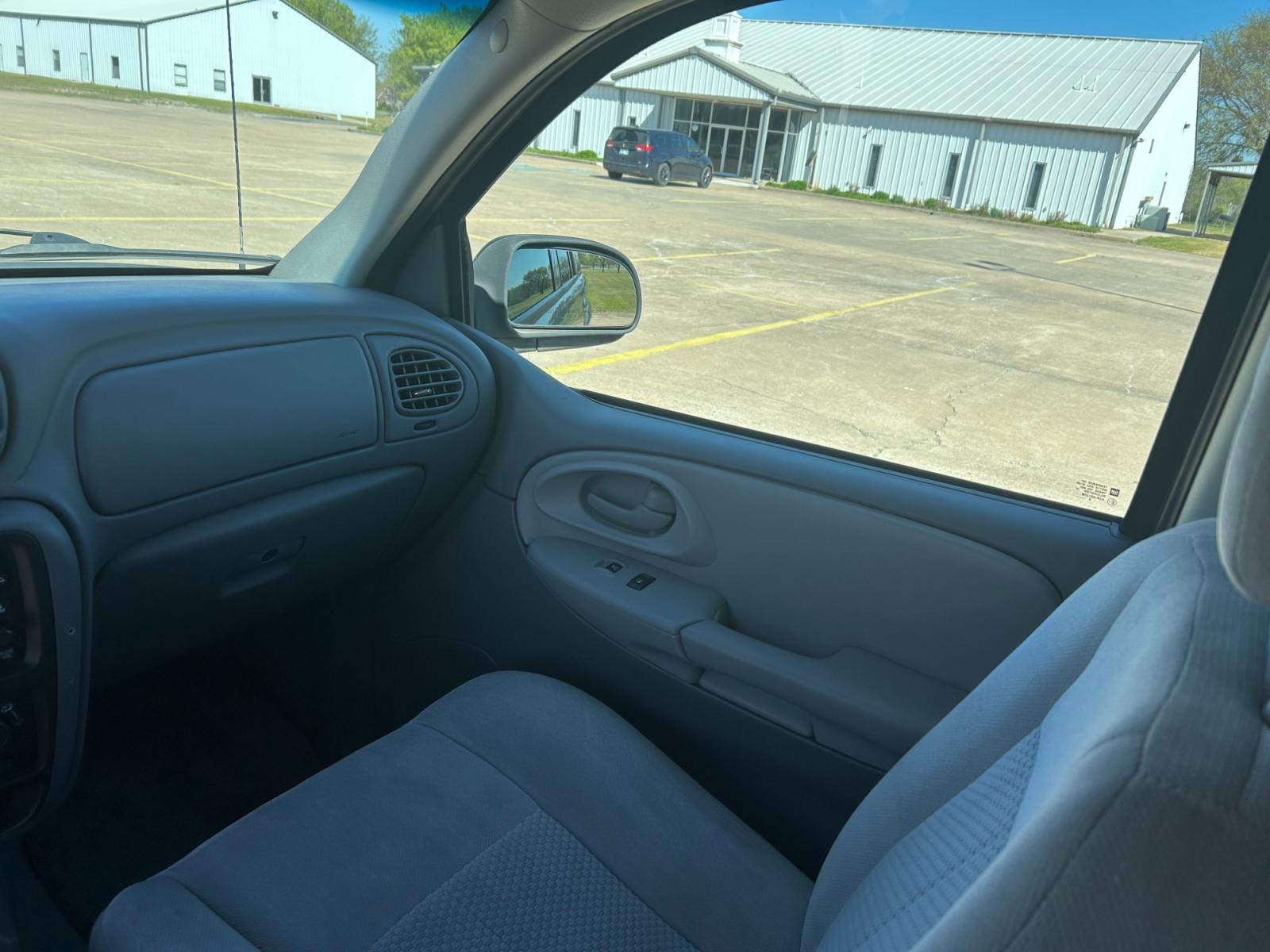 2009 GOLD Chevrolet TrailBlazer LT1 2WD (1GNDS33S192) with an 4.2L L6 DOHC 24V engine, 4-Speed Automatic transmission, located at 17760 Hwy 62, Morris, OK, 74445, (918) 733-4887, 35.609104, -95.877060 - 2009 CHEVROLET TRAILBLAZER LT HAS A 4.2L AND IS RWD, FEATURES A KEYLESS ENTRY REMOTE, POWER LOCKS, POWER WINDOWS, POWER MIRRORS, AM/FM STEREO, CD PLAYER, DUAL TEMP CONTROL, CRUISE CONTROL, CLOTH INTERIOR, TRAILER HITCH, 159,658 MILES, AND A CLEAN TITLE. 245/65R17 TIRES. ***DOES HAVE SOME SCRATCHES - Photo #10