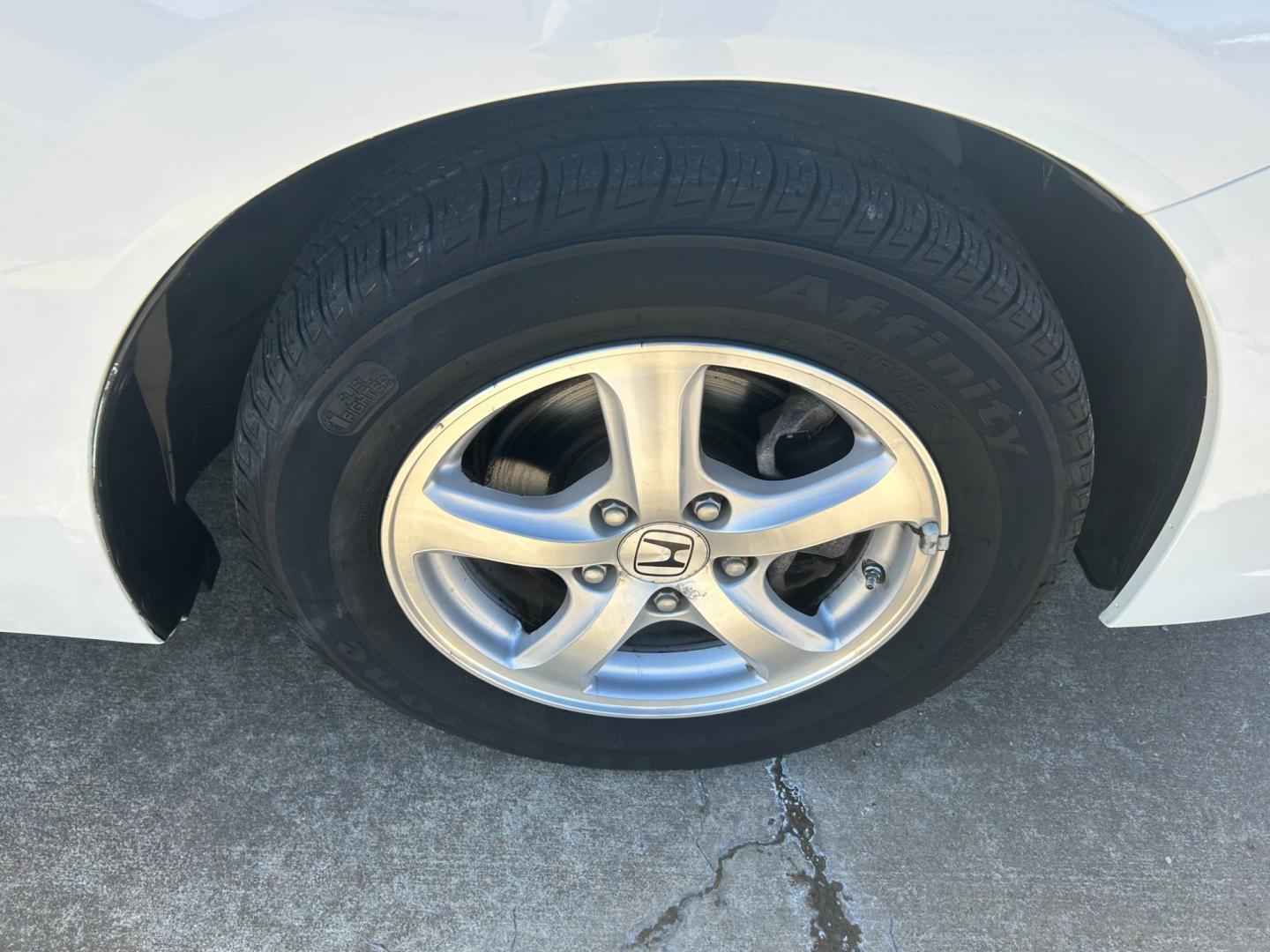 2013 White Honda Civic CNG Sedan (19XFB5F53DE) with an 1.8L L4 SOHC 16V CNG engine, AUTOMATIC transmission, located at 17760 Hwy 62, Morris, OK, 74445, (918) 733-4887, 35.609104, -95.877060 - 2013 HONDA CIVIC 1.8L FWD DEDICATED CNG (COMPRESSED NATURAL GAS) VEHICLE. FEATURES REMOTE KEYLESS ENTRY, POWER LOCKS, POWER WINDOWS, POWER MIRRORS, MANUEL SEATS, AM/FM RADIO, CD PLAYER, USB, AUX, BLUETOOTH FOR HANDS-FREE CALLING, 12V POWER OUTLET, CRUISE CONTROL, TRACTION CONTROL, CLOTH SEATS, 195/ - Photo#20