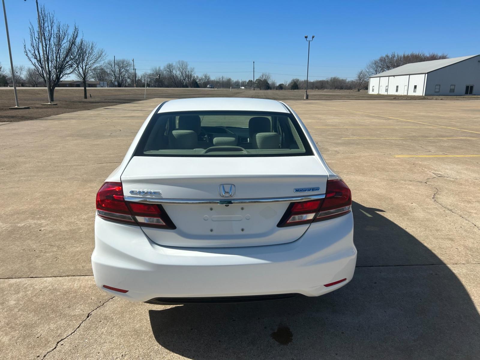 2013 White Honda Civic CNG Sedan (19XFB5F53DE) with an 1.8L L4 SOHC 16V CNG engine, AUTOMATIC transmission, located at 17760 Hwy 62, Morris, OK, 74445, (918) 733-4887, 35.609104, -95.877060 - 2013 HONDA CIVIC 1.8L FWD DEDICATED CNG (COMPRESSED NATURAL GAS) VEHICLE. FEATURES REMOTE KEYLESS ENTRY, POWER LOCKS, POWER WINDOWS, POWER MIRRORS, MANUEL SEATS, AM/FM RADIO, CD PLAYER, USB, AUX, BLUETOOTH FOR HANDS-FREE CALLING, 12V POWER OUTLET, CRUISE CONTROL, TRACTION CONTROL, CLOTH SEATS, 195/ - Photo #5