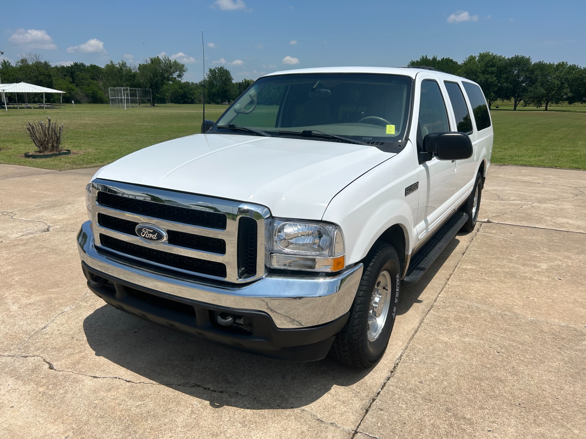 photo of 2000 FORD EXCURSION XLT 2WD