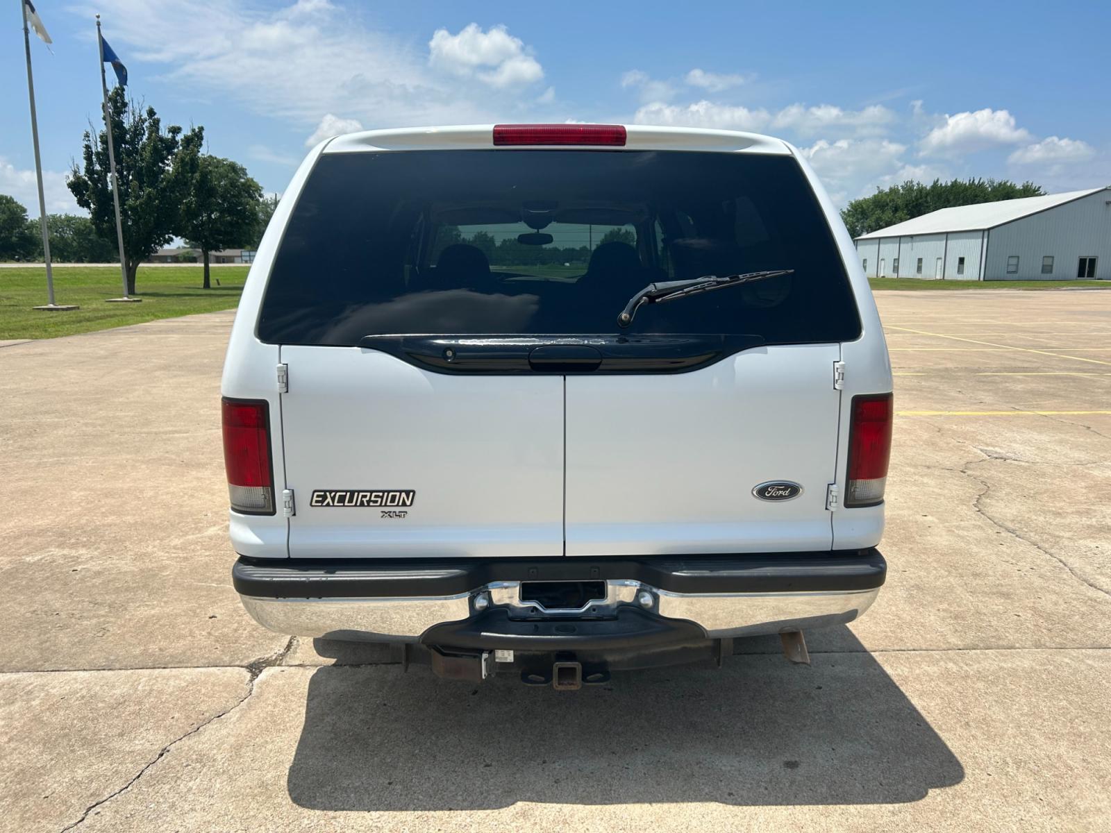 2000 White Ford Excursion XLT 2WD (1FMNU40L4YE) with an 5.4L V8 SOHC 16V engine, 4-Speed Automatic Overdrive transmission, located at 17760 Hwy 62, Morris, OK, 74445, (918) 733-4887, 35.609104, -95.877060 - 2000 FORD EXCURSION IS 5.4L V8 RWD FEATURING POWER LOCKS, POWER WINDOWS, POWER SEATS, POWER MIRRORS, AM/FM STEREO, CD PLAYER, CASSETTE PLAYER, 6 DISC COMPACT MAGAZINE, REAR CLIMATE CONTROL, CRUISE CONTROL, 3RD ROW SEATING. PRIMEWELL VALERA HT LT265/75R16 TIRES. 120,884 MILES WITH A REBUILT TITLE DUE - Photo #6
