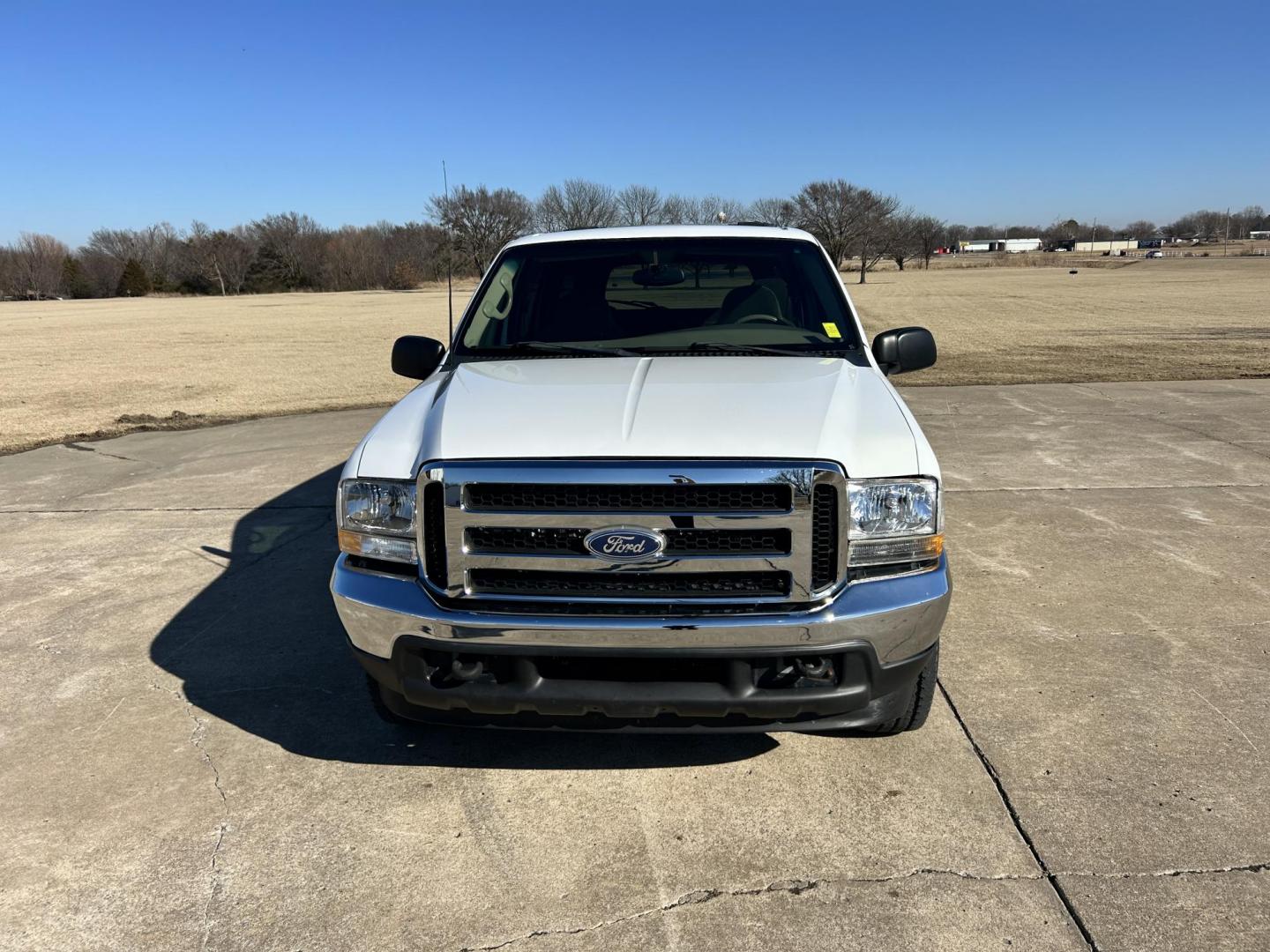 2000 White /TAN Ford Excursion XLT 2WD (1FMNU40L4YE) with an 5.4L V8 SOHC 16V engine, 4-Speed Automatic Overdrive transmission, located at 17760 Hwy 62, Morris, OK, 74445, (918) 733-4887, 35.609104, -95.877060 - 2000 FORD EXCURSION IS 5.4L V8 RWD FEATURING POWER LOCKS, POWER WINDOWS, POWER SEATS, POWER MIRRORS, AM/FM STEREO, CD PLAYER, CASSETTE PLAYER, 6 DISC COMPACT MAGAZINE, REAR CLIMATE CONTROL, CRUISE CONTROL, 3RD ROW SEATING. TIRES LT265/75R16 TIRES. 126,953 MILES WITH A REBUILT TITLE DUE TO AN ACCIDEN - Photo#1