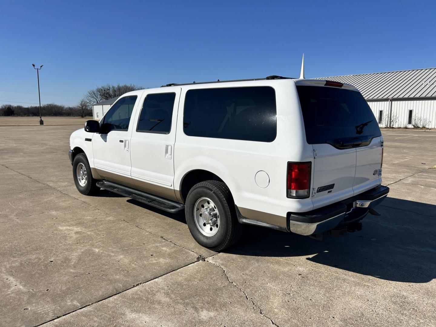 2000 White /TAN Ford Excursion XLT 2WD (1FMNU40L4YE) with an 5.4L V8 SOHC 16V engine, 4-Speed Automatic Overdrive transmission, located at 17760 Hwy 62, Morris, OK, 74445, (918) 733-4887, 35.609104, -95.877060 - 2000 FORD EXCURSION IS 5.4L V8 RWD FEATURING POWER LOCKS, POWER WINDOWS, POWER SEATS, POWER MIRRORS, AM/FM STEREO, CD PLAYER, CASSETTE PLAYER, 6 DISC COMPACT MAGAZINE, REAR CLIMATE CONTROL, CRUISE CONTROL, 3RD ROW SEATING. TIRES LT265/75R16 TIRES. 126,953 MILES WITH A REBUILT TITLE DUE TO AN ACCIDEN - Photo#6