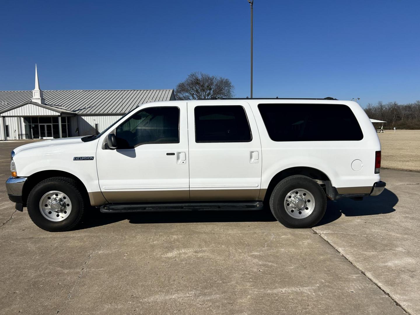 2000 White /TAN Ford Excursion XLT 2WD (1FMNU40L4YE) with an 5.4L V8 SOHC 16V engine, 4-Speed Automatic Overdrive transmission, located at 17760 Hwy 62, Morris, OK, 74445, (918) 733-4887, 35.609104, -95.877060 - 2000 FORD EXCURSION IS 5.4L V8 RWD FEATURING POWER LOCKS, POWER WINDOWS, POWER SEATS, POWER MIRRORS, AM/FM STEREO, CD PLAYER, CASSETTE PLAYER, 6 DISC COMPACT MAGAZINE, REAR CLIMATE CONTROL, CRUISE CONTROL, 3RD ROW SEATING. TIRES LT265/75R16 TIRES. 126,953 MILES WITH A REBUILT TITLE DUE TO AN ACCIDEN - Photo#7