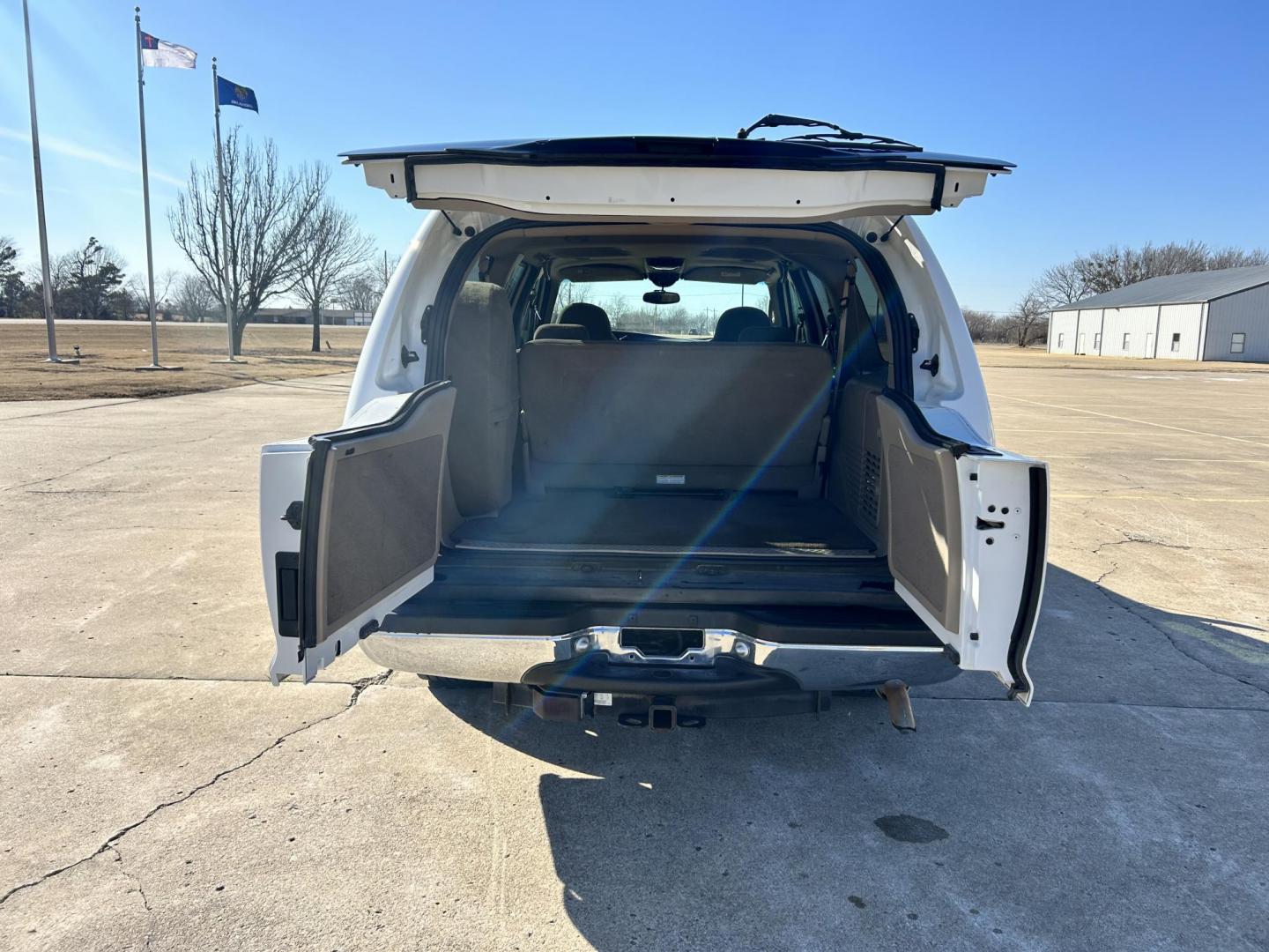 2000 White /TAN Ford Excursion XLT 2WD (1FMNU40L4YE) with an 5.4L V8 SOHC 16V engine, 4-Speed Automatic Overdrive transmission, located at 17760 Hwy 62, Morris, OK, 74445, (918) 733-4887, 35.609104, -95.877060 - 2000 FORD EXCURSION IS 5.4L V8 RWD FEATURING POWER LOCKS, POWER WINDOWS, POWER SEATS, POWER MIRRORS, AM/FM STEREO, CD PLAYER, CASSETTE PLAYER, 6 DISC COMPACT MAGAZINE, REAR CLIMATE CONTROL, CRUISE CONTROL, 3RD ROW SEATING. TIRES LT265/75R16 TIRES. 126,953 MILES WITH A REBUILT TITLE DUE TO AN ACCIDEN - Photo#16