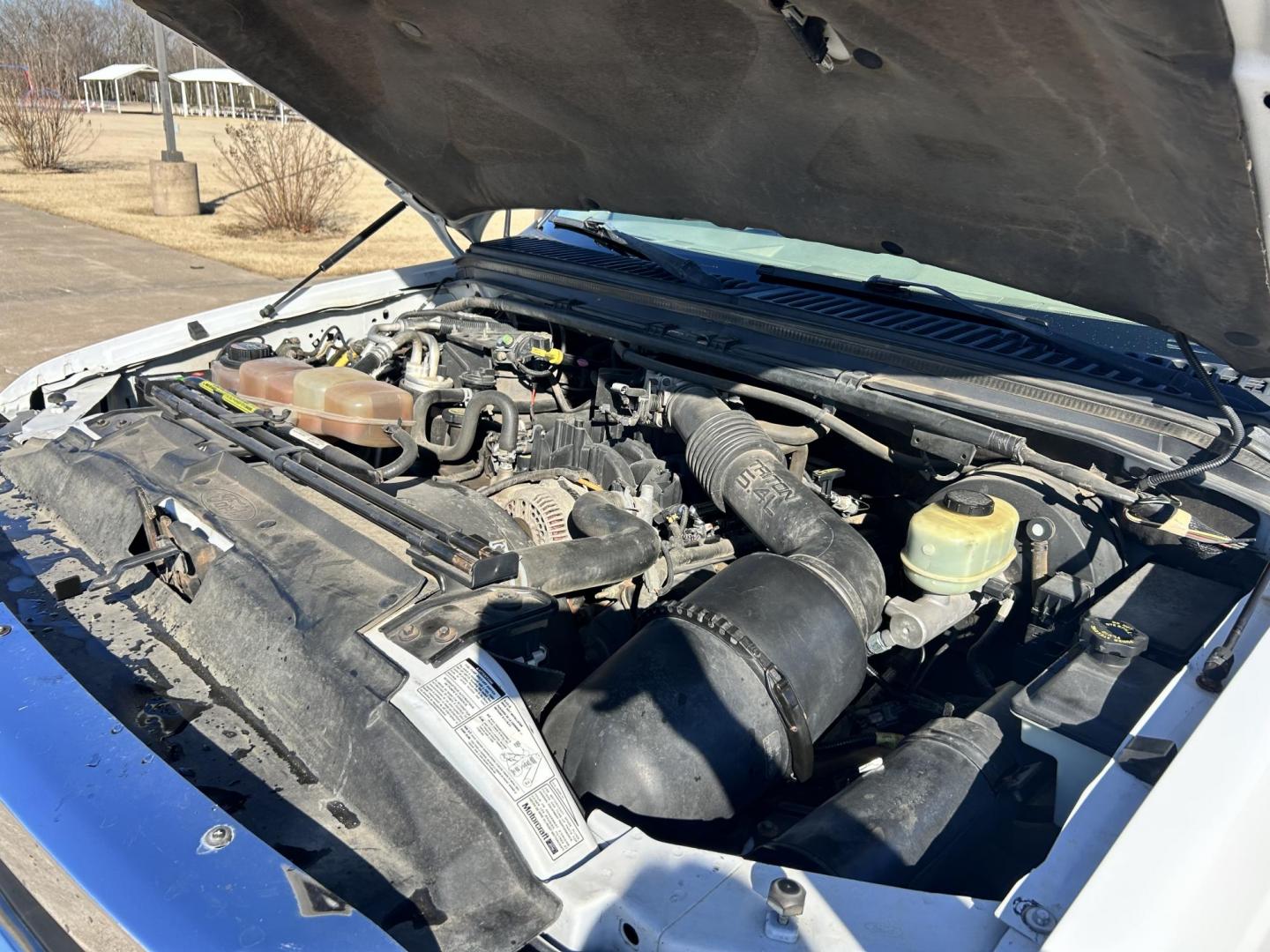 2000 White /TAN Ford Excursion XLT 2WD (1FMNU40L4YE) with an 5.4L V8 SOHC 16V engine, 4-Speed Automatic Overdrive transmission, located at 17760 Hwy 62, Morris, OK, 74445, (918) 733-4887, 35.609104, -95.877060 - 2000 FORD EXCURSION IS 5.4L V8 RWD FEATURING POWER LOCKS, POWER WINDOWS, POWER SEATS, POWER MIRRORS, AM/FM STEREO, CD PLAYER, CASSETTE PLAYER, 6 DISC COMPACT MAGAZINE, REAR CLIMATE CONTROL, CRUISE CONTROL, 3RD ROW SEATING. TIRES LT265/75R16 TIRES. 126,953 MILES WITH A REBUILT TITLE DUE TO AN ACCIDEN - Photo#20