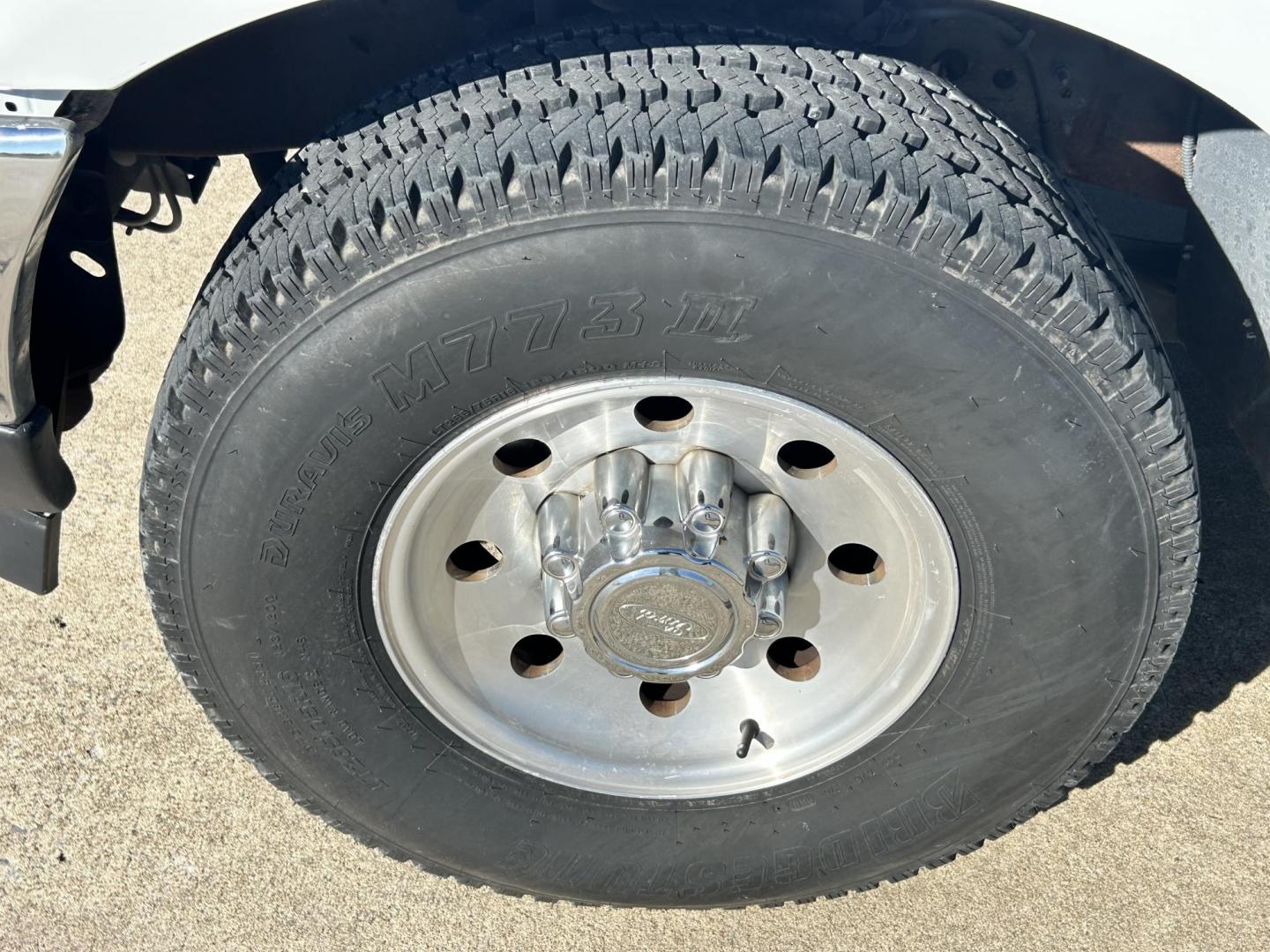 2000 White /TAN Ford Excursion XLT 2WD (1FMNU40L4YE) with an 5.4L V8 SOHC 16V engine, 4-Speed Automatic Overdrive transmission, located at 17760 Hwy 62, Morris, OK, 74445, (918) 733-4887, 35.609104, -95.877060 - 2000 FORD EXCURSION IS 5.4L V8 RWD FEATURING POWER LOCKS, POWER WINDOWS, POWER SEATS, POWER MIRRORS, AM/FM STEREO, CD PLAYER, CASSETTE PLAYER, 6 DISC COMPACT MAGAZINE, REAR CLIMATE CONTROL, CRUISE CONTROL, 3RD ROW SEATING. TIRES LT265/75R16 TIRES. 126,953 MILES WITH A REBUILT TITLE DUE TO AN ACCIDEN - Photo#22