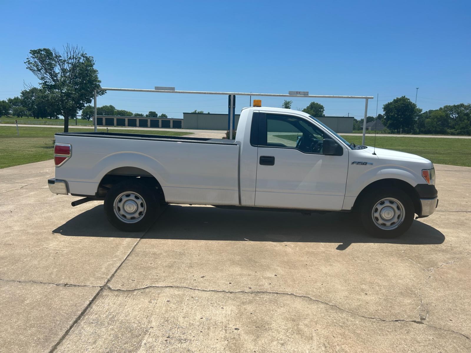 2014 White Ford F-150 STX 6.5-ft. Bed 2WD (1FTMF1CM5EK) with an 3.7L V6 DOHC 24V engine, 6-Speed Automatic transmission, located at 17760 Hwy 62, Morris, OK, 74445, (918) 733-4887, 35.609104, -95.877060 - 2014 FORD F150 STX HAS A 3.7L AND IS 2WD. THIS IS A BI-FUEL TRUCK THAT DRIVES ON BOTH CNG (COMPRESSED NATURAL GAS) OR REGULAR GASOLINE. FEATURES REMOTE KEYLESS ENTRY, POWER LOCKS, POWER WINDOWS, POWER MIRRORS, AM/FM STEREO, SIRIUS RADIO, CD PLAYER, AUX PORT, USB PORT, HANDS-FREE CALLING, MULTI-FUNC - Photo #3