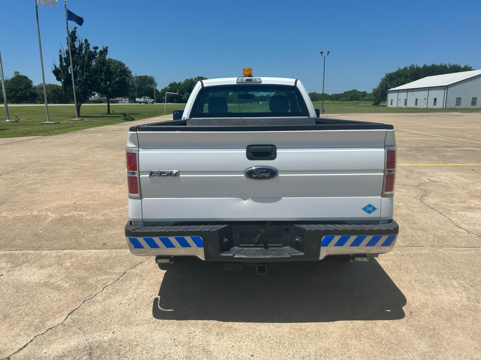 2014 White Ford F-150 STX 6.5-ft. Bed 2WD (1FTMF1CM5EK) with an 3.7L V6 DOHC 24V engine, 6-Speed Automatic transmission, located at 17760 Hwy 62, Morris, OK, 74445, (918) 733-4887, 35.609104, -95.877060 - 2014 FORD F150 STX HAS A 3.7L AND IS 2WD. THIS IS A BI-FUEL TRUCK THAT DRIVES ON BOTH CNG (COMPRESSED NATURAL GAS) OR REGULAR GASOLINE. FEATURES REMOTE KEYLESS ENTRY, POWER LOCKS, POWER WINDOWS, POWER MIRRORS, AM/FM STEREO, SIRIUS RADIO, CD PLAYER, AUX PORT, USB PORT, HANDS-FREE CALLING, MULTI-FUNC - Photo #5