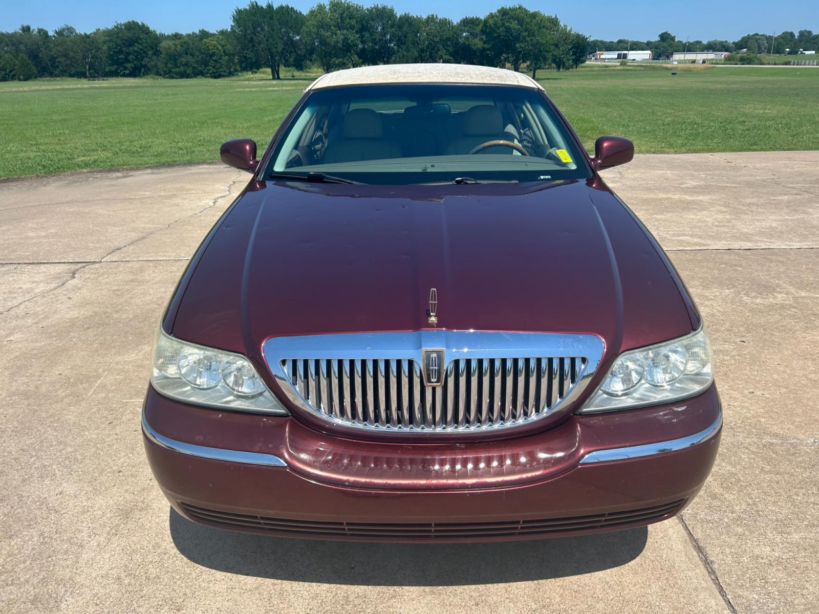 2004 RED Lincoln Town Car Ultimate (1LNHM83W24Y) with an 4.6L V8 SOHC 16V engine, 4-Speed Automatic Overdrive transmission, located at 17760 Hwy 62, Morris, OK, 74445, (918) 733-4887, 35.609104, -95.877060 - 2004 LINCOLN TOWN CAR HAS A 4.6L V8. FEATURES POWER LOCKS, POWER WINDOWS, POWER MIRRORS, POWER SEATS, POWER ADJUSTABLE FOOT PEDAL, AM/FM STEREO, CD PLAYER, CASSETTE PLAYER, LEATHER SEATS, DUAL CLIMATE CONTROL, CRUISE CONTROL, HEATED SEATS, FRONT AND REAR DEFROST, FIRESTONE 225/50R17 TIRES, 156,071 M - Photo #2