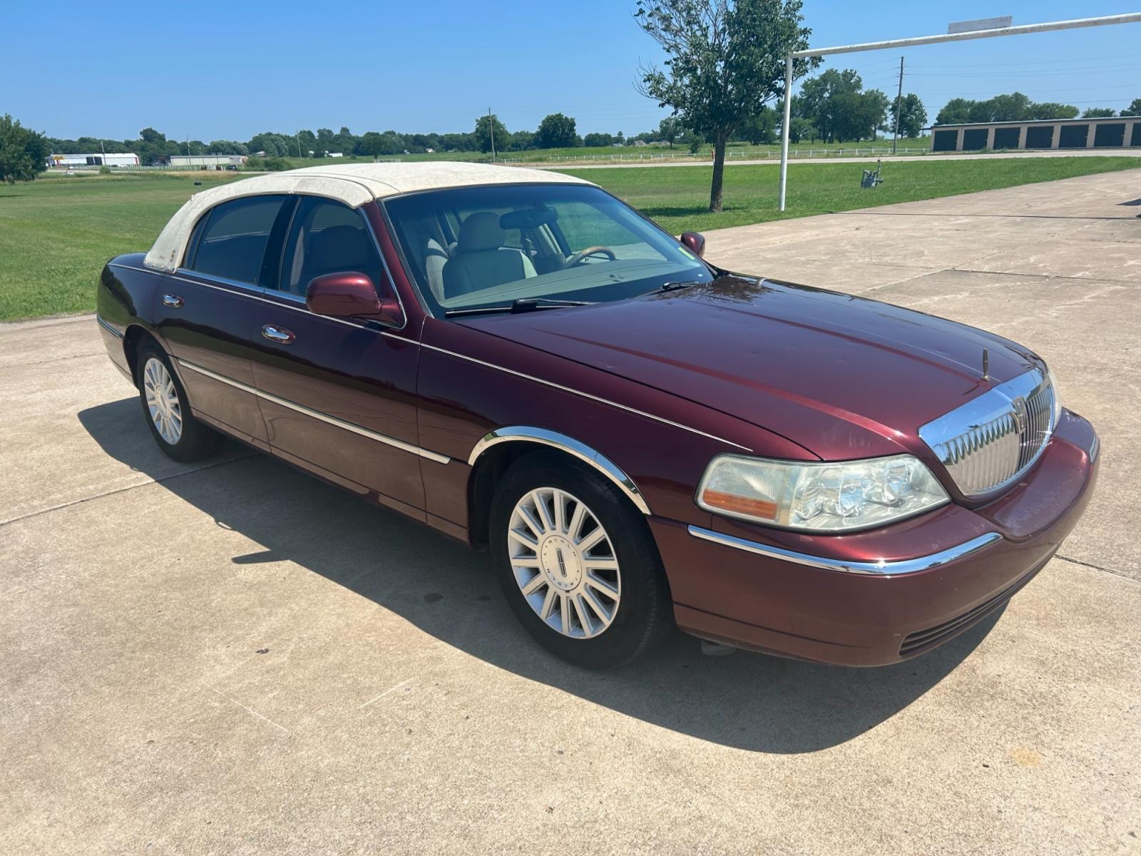 2004 RED Lincoln Town Car Ultimate (1LNHM83W24Y) with an 4.6L V8 SOHC 16V engine, 4-Speed Automatic Overdrive transmission, located at 17760 Hwy 62, Morris, OK, 74445, (918) 733-4887, 35.609104, -95.877060 - 2004 LINCOLN TOWN CAR HAS A 4.6L V8. FEATURES POWER LOCKS, POWER WINDOWS, POWER MIRRORS, POWER SEATS, POWER ADJUSTABLE FOOT PEDAL, AM/FM STEREO, CD PLAYER, CASSETTE PLAYER, LEATHER SEATS, DUAL CLIMATE CONTROL, CRUISE CONTROL, HEATED SEATS, FRONT AND REAR DEFROST, FIRESTONE 225/50R17 TIRES, 156,071 M - Photo #3