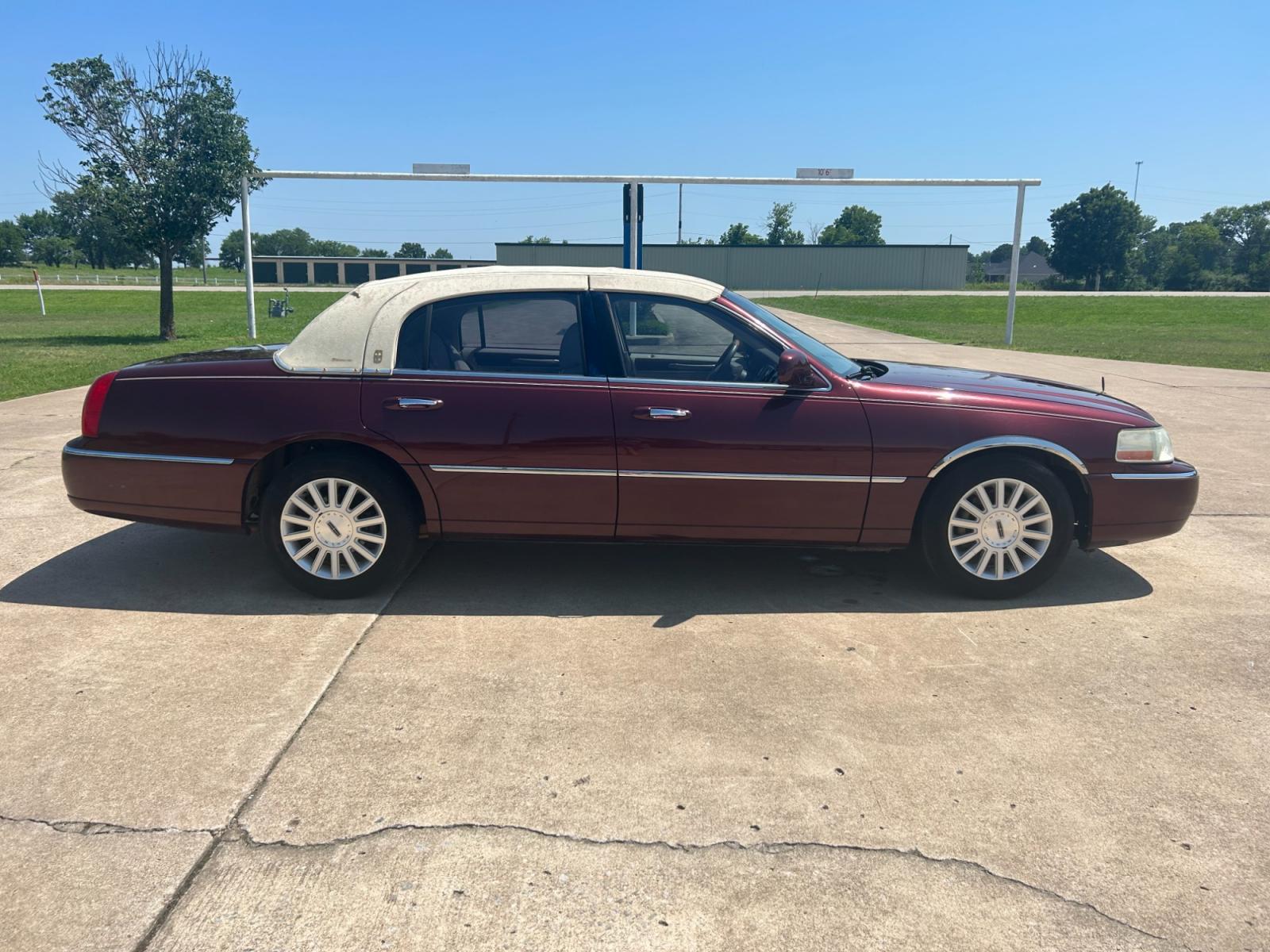 2004 RED Lincoln Town Car Ultimate (1LNHM83W24Y) with an 4.6L V8 SOHC 16V engine, 4-Speed Automatic Overdrive transmission, located at 17760 Hwy 62, Morris, OK, 74445, (918) 733-4887, 35.609104, -95.877060 - 2004 LINCOLN TOWN CAR HAS A 4.6L V8. FEATURES POWER LOCKS, POWER WINDOWS, POWER MIRRORS, POWER SEATS, POWER ADJUSTABLE FOOT PEDAL, AM/FM STEREO, CD PLAYER, CASSETTE PLAYER, LEATHER SEATS, DUAL CLIMATE CONTROL, CRUISE CONTROL, HEATED SEATS, FRONT AND REAR DEFROST, FIRESTONE 225/50R17 TIRES, 156,071 M - Photo #4