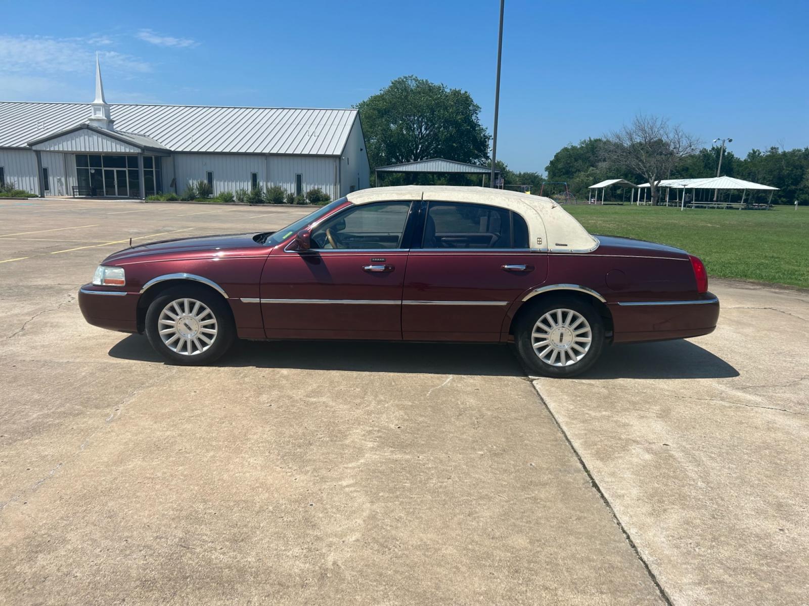 2004 RED Lincoln Town Car Ultimate (1LNHM83W24Y) with an 4.6L V8 SOHC 16V engine, 4-Speed Automatic Overdrive transmission, located at 17760 Hwy 62, Morris, OK, 74445, (918) 733-4887, 35.609104, -95.877060 - 2004 LINCOLN TOWN CAR HAS A 4.6L V8. FEATURES POWER LOCKS, POWER WINDOWS, POWER MIRRORS, POWER SEATS, POWER ADJUSTABLE FOOT PEDAL, AM/FM STEREO, CD PLAYER, CASSETTE PLAYER, LEATHER SEATS, DUAL CLIMATE CONTROL, CRUISE CONTROL, HEATED SEATS, FRONT AND REAR DEFROST, FIRESTONE 225/50R17 TIRES, 156,071 M - Photo #8