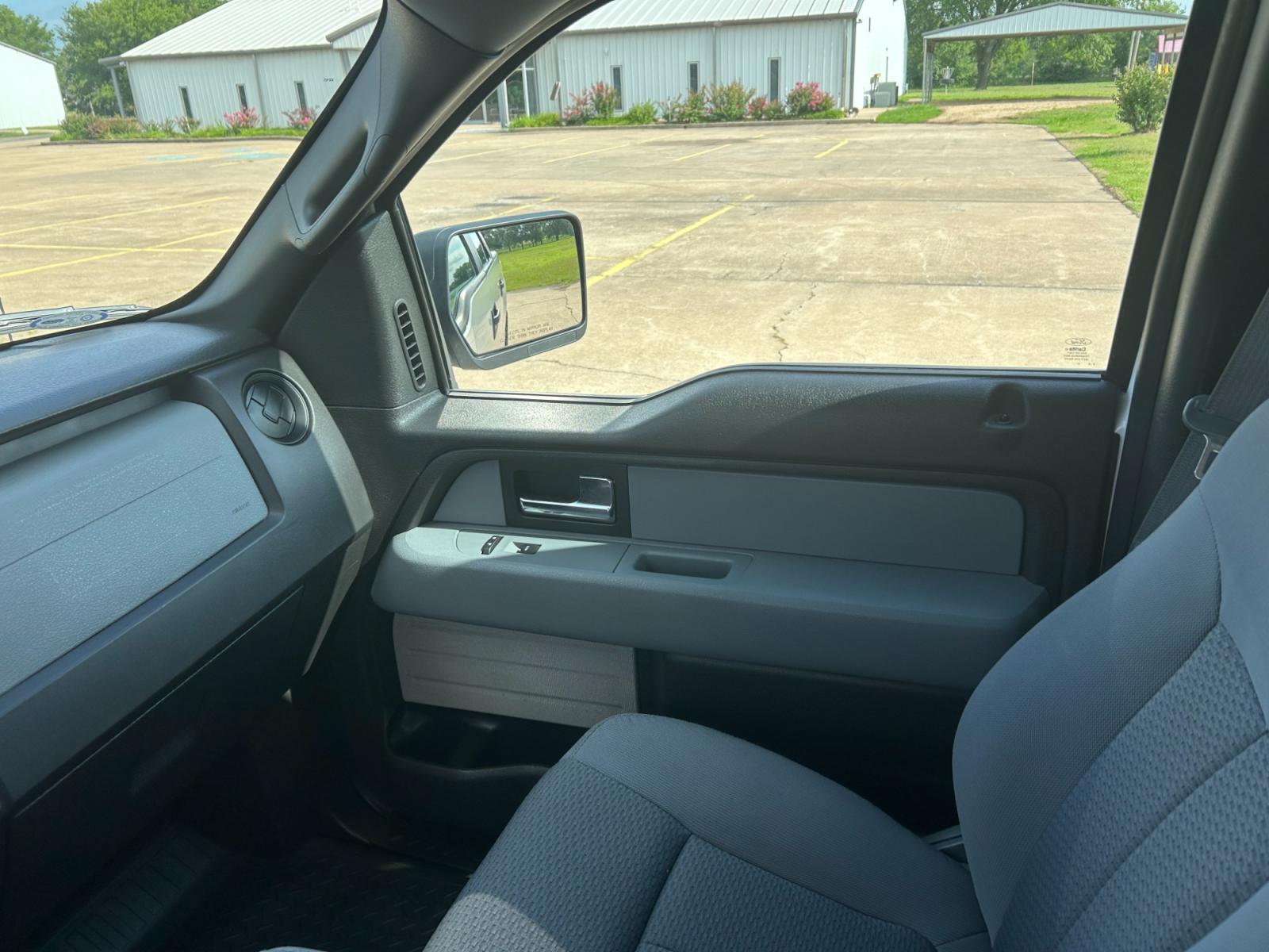 2014 Ford F-150 XLT SuperCrew 5.5-ft. Bed 2WD (1FTEW1CM2EK) with an 3.7L V6 engine, 6-Speed Automatic transmission, located at 17760 Hwy 62, Morris, OK, 74445, (918) 733-4887, 35.609104, -95.877060 - 2014 FORD F-150 XLT SUPERCREW 5.5-ft. BED 2WD IS A BI-FUEL TRUCK THAT RUNS ON BOTH CNG (COMPRESSED NATURAL GAS) OR GASOLINE. IT FEATURES POWER LOCKS, POWER WINDOWS, POWER MIRRORS, AM/FM STEREO, CRUISE CONTROL, TRACTION CONTROL, BED LINER. A PREMIER ALTERNATIVE FUEL THAT IS EPA-APPROVED. EXTREMELY CL - Photo #9