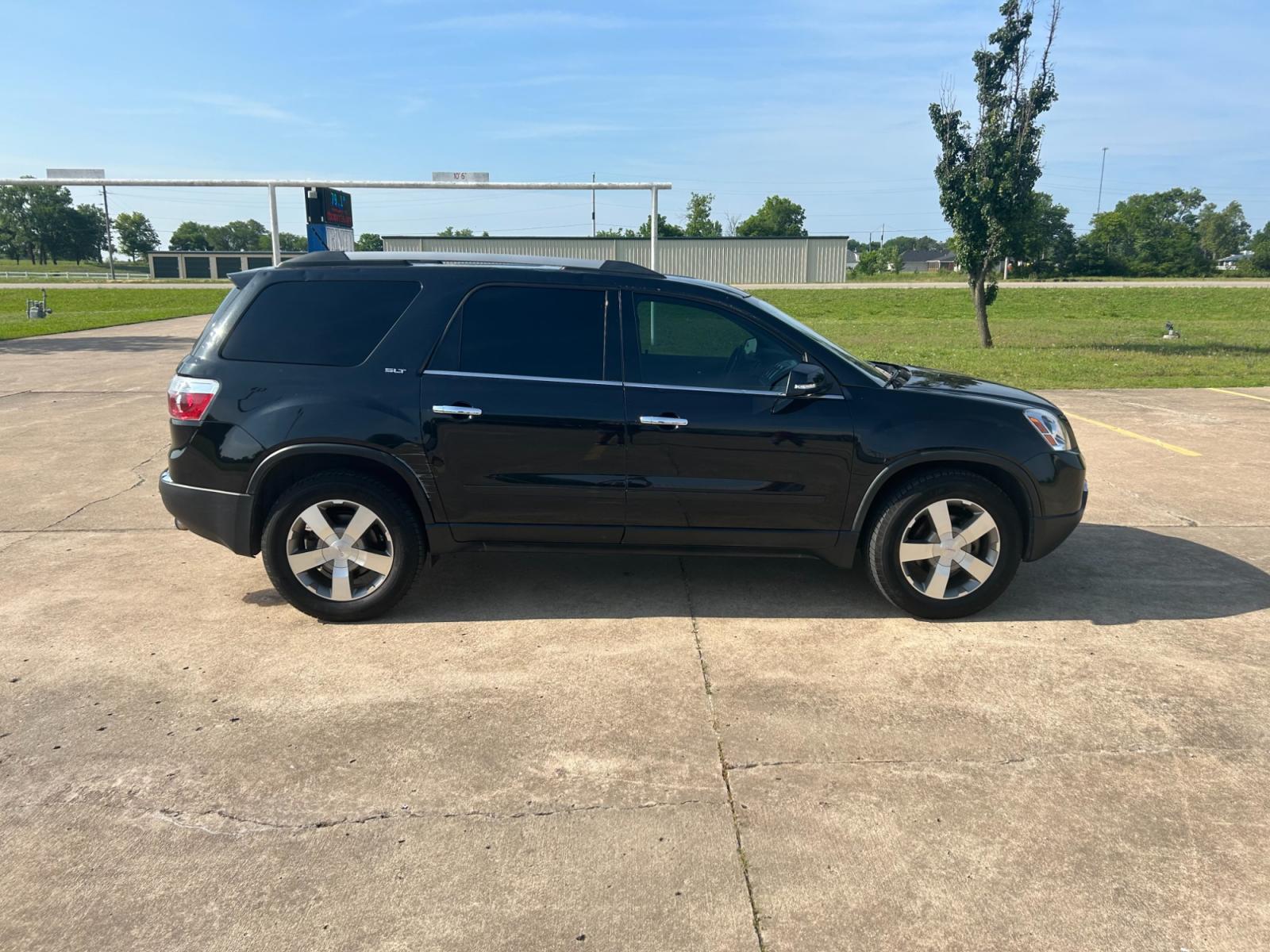 2012 BLACK GMC Acadia SLT-1 FWD (1GKKRRED3CJ) with an 3.6L V6 DOHC 24V engine, 6-Speed Automatic transmission, located at 17760 Hwy 62, Morris, OK, 74445, (918) 733-4887, 35.609104, -95.877060 - 2012 GMC ACADIA SLT-1 FWD FEATURES POWER WINDOWS, POWER LOCKS, POWER SEATS, POWER MIRRORS, CD PLAYER, AUXILLARY PORT, AM/FM STEREO, HEATED SEATS, CRUISE CONTROL, TRACTION CONTROL, BACKUP CAMERA. CLEAN TITLE WITH 136,854 MILES. MICHELIN 255/60R16 TIRES. *******DOES HAVE SCRATCHES AS SHOWN IN PICTURES - Photo #4