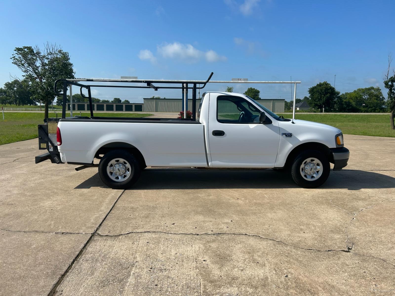 2001 Ford F-150 XL Long Bed 2WD (1FTPF17M01K) with an 5.4L V8 SOHC 16V engine, located at 17760 Hwy 62, Morris, OK, 74445, (918) 733-4887, 35.609104, -95.877060 - 2001 FORD F-150 XL LONG BED 2WD DEDICATED CNG (ONLY RUNS ON COMPRESSED NATURAL GAS) ($1.47 PER GALLON!). IT FEATURES LIFT GATE, MANUAL SEATS, MANUAL LOCKS, MANUAL WINDOWS, MANUAL MIRRORS, AM/FM STEREO, CASSETTE PLAYER, BED LINER. A PREMIER ALTERNATIVE FUEL CONVERSION THAT IS EPA-APPROVED. EXTREMELY - Photo #3