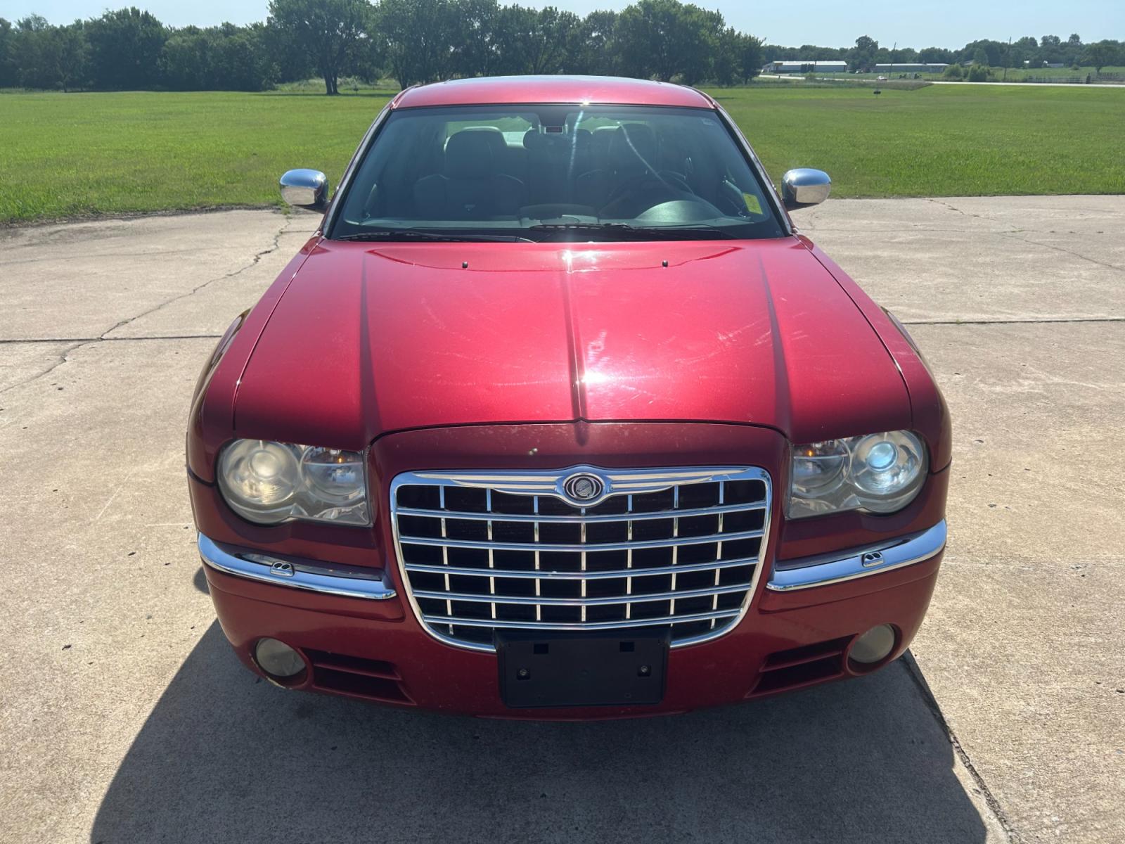 2006 RED Chrysler 300 C (2C3LA63H76H) with an 5.7L V8 OHV 16V engine, 5-Speed Automatic Overdrive transmission, located at 17760 Hwy 62, Morris, OK, 74445, (918) 733-4887, 35.609104, -95.877060 - 2006 CHRYSLER 300 C FEATURES POWER SEATS, POWER WINDOWS, POWER LOCKS, POWER MIRRORS, AM/FM STEREO, CD PLAYER, CASSETTE PLAYER, DUAL CLIMATE CONTROL, HEATED SEATS, SUNROOF, LEATHER SEATS. 152,338 MILES WITH 225/60R18 TIRES. ******DOES HAVE A REBUILT TITLE******** $6900 CALL RUSS OR JONA AT 91 - Photo #2