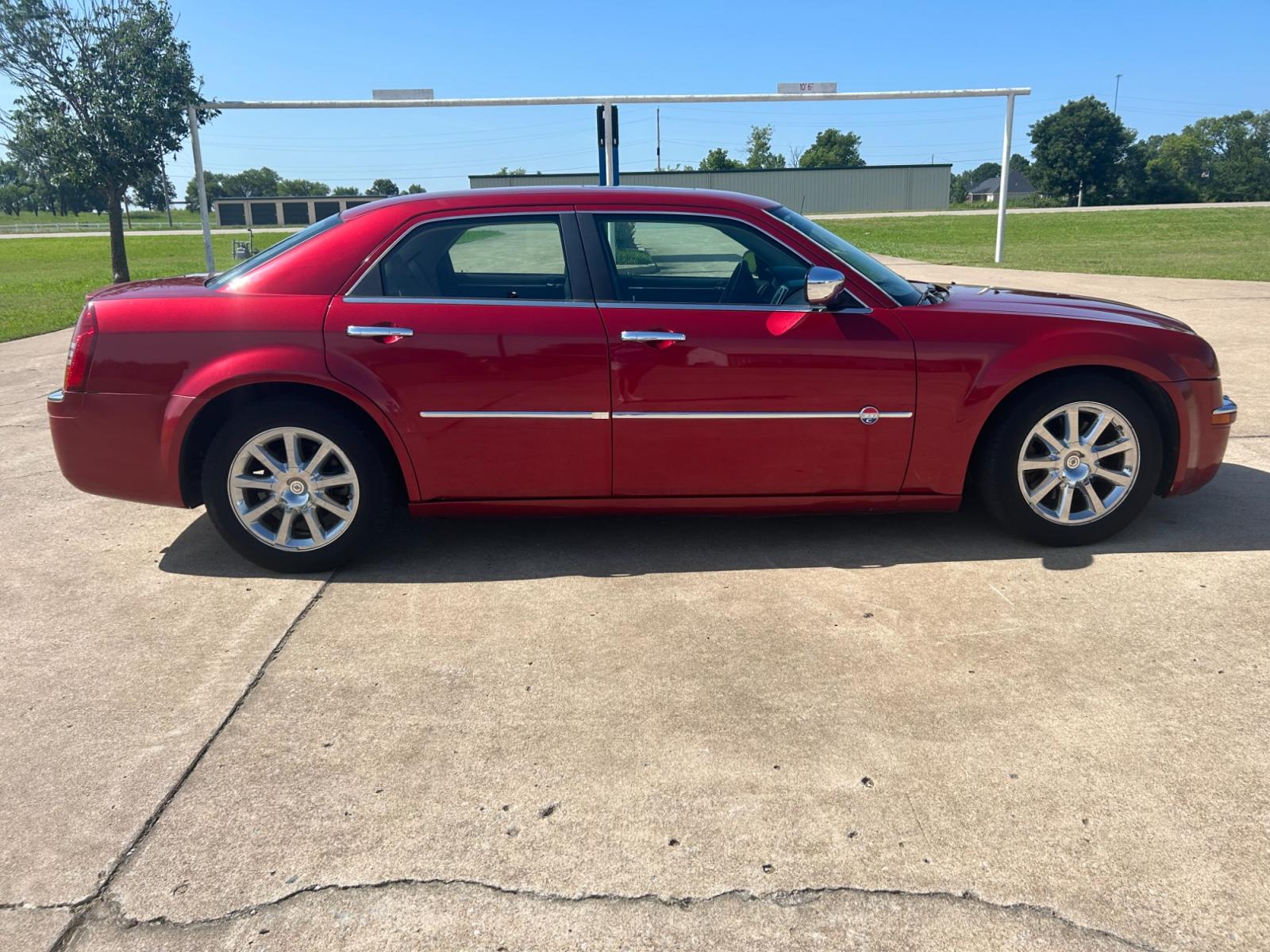 2006 RED Chrysler 300 C (2C3LA63H76H) with an 5.7L V8 OHV 16V engine, 5-Speed Automatic Overdrive transmission, located at 17760 Hwy 62, Morris, OK, 74445, (918) 733-4887, 35.609104, -95.877060 - 2006 CHRYSLER 300 C FEATURES POWER SEATS, POWER WINDOWS, POWER LOCKS, POWER MIRRORS, AM/FM STEREO, CD PLAYER, CASSETTE PLAYER, DUAL CLIMATE CONTROL, HEATED SEATS, SUNROOF, LEATHER SEATS. 152,338 MILES WITH 225/60R18 TIRES. ******DOES HAVE A REBUILT TITLE******** $6900 CALL RUSS OR JONA AT 91 - Photo #4