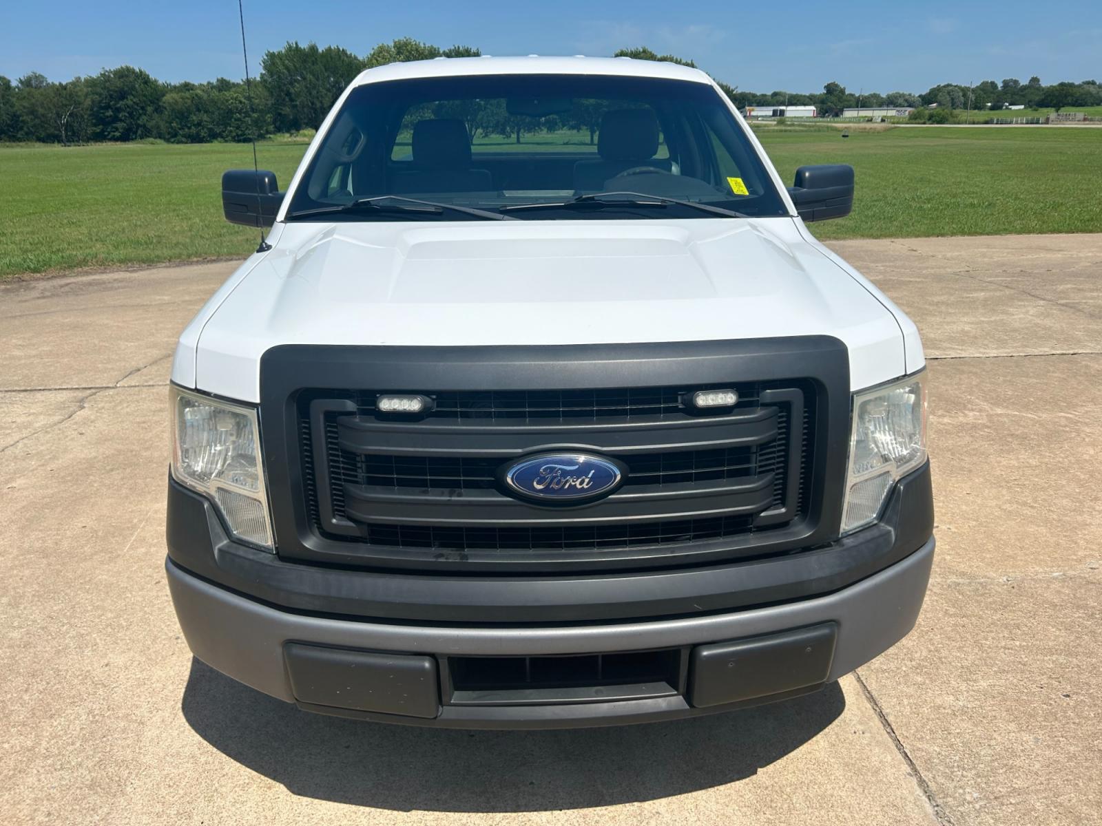 2014 White Ford F-150 STX 6.5-ft. Bed 2WD (1FTMF1CM6EK) with an 3.7L V6 DOHC 24V engine, 6-Speed Automatic transmission, located at 17760 Hwy 62, Morris, OK, 74445, (918) 733-4887, 35.609104, -95.877060 - Photo #2