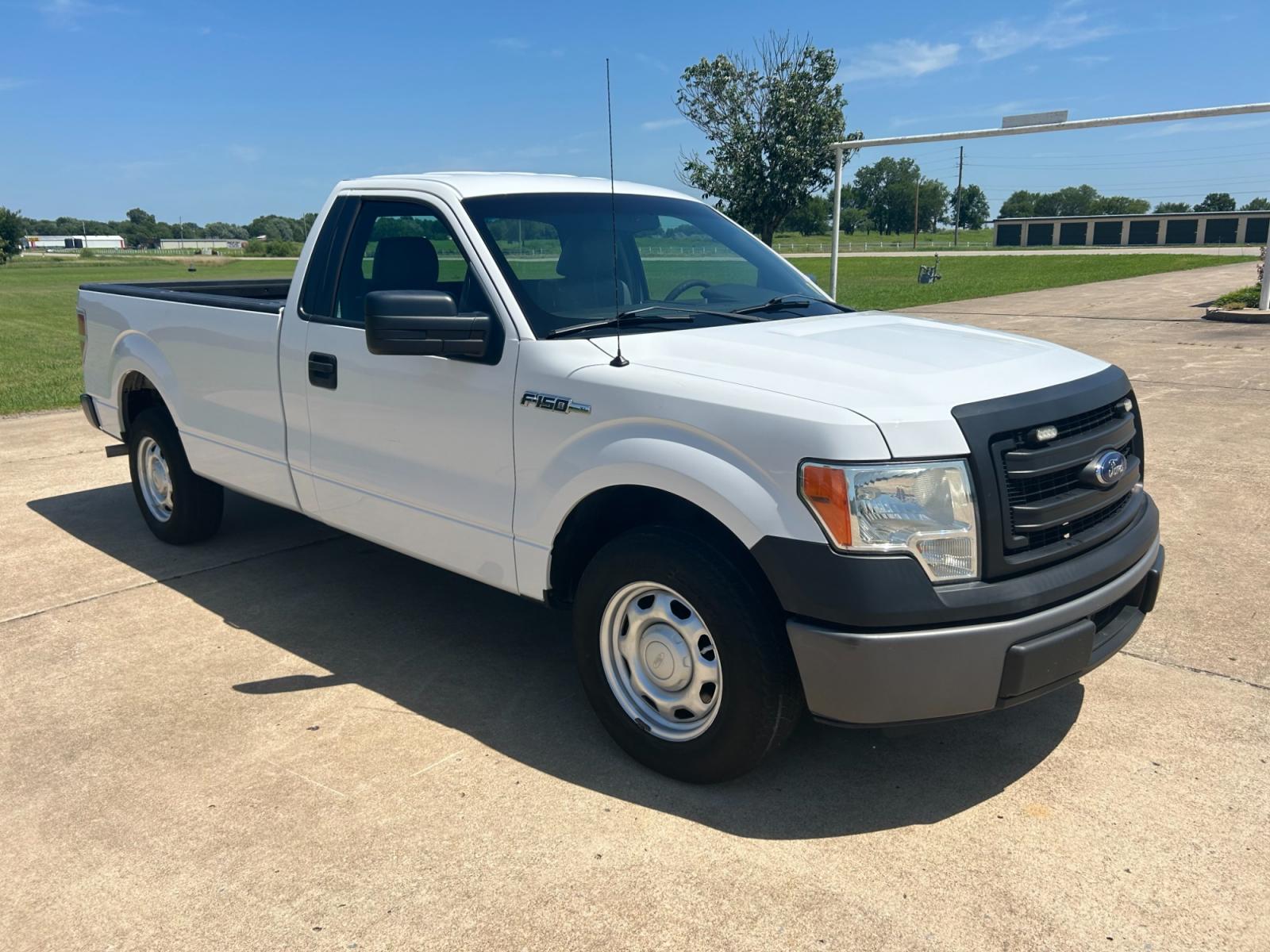 2014 White Ford F-150 STX 6.5-ft. Bed 2WD (1FTMF1CM6EK) with an 3.7L V6 DOHC 24V engine, 6-Speed Automatic transmission, located at 17760 Hwy 62, Morris, OK, 74445, (918) 733-4887, 35.609104, -95.877060 - Photo #3