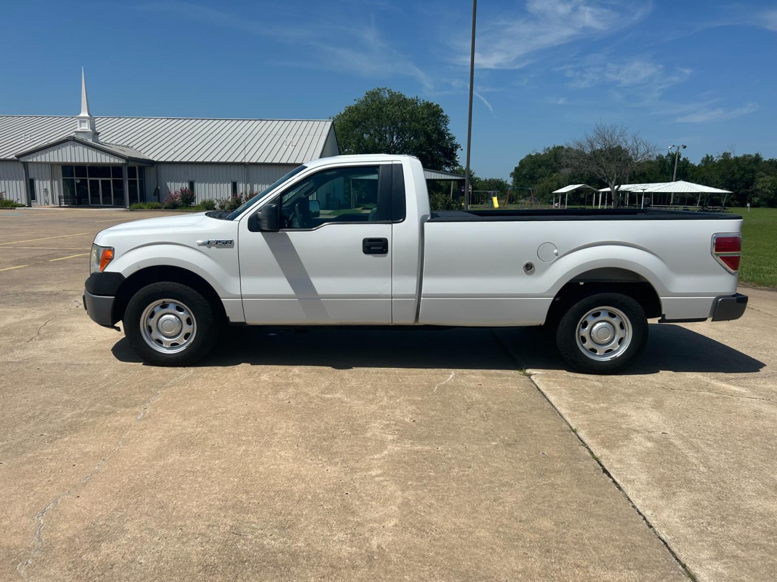 2014 White Ford F-150 STX 6.5-ft. Bed 2WD (1FTMF1CM6EK) with an 3.7L V6 DOHC 24V engine, 6-Speed Automatic transmission, located at 17760 Hwy 62, Morris, OK, 74445, (918) 733-4887, 35.609104, -95.877060 - Photo #8