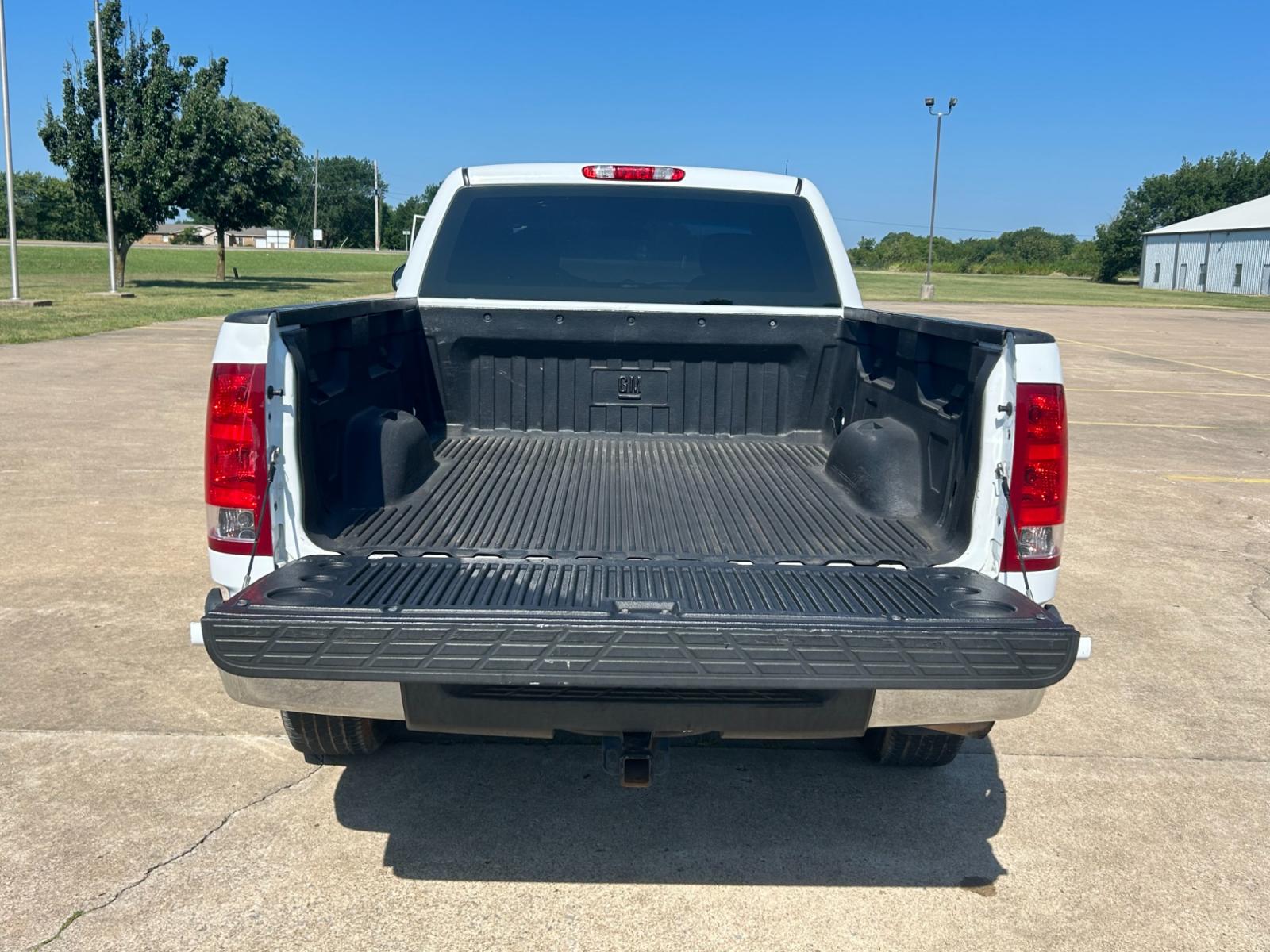 2011 White GMC Sierra 1500 Work Truck Ext. Cab 2WD (1GTR1TEX8BZ) with an 4.3L V6 OHV 12V engine, 4-Speed Automatic transmission, located at 17760 Hwy 62, Morris, OK, 74445, (918) 733-4887, 35.609104, -95.877060 - Photo #13