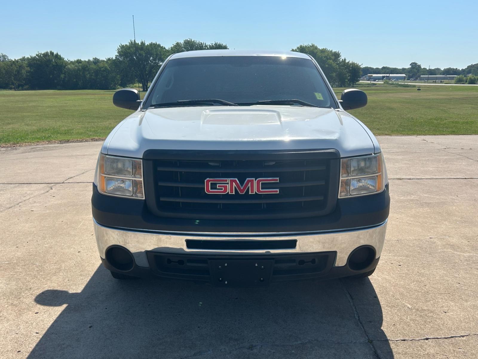 2011 White GMC Sierra 1500 Work Truck Ext. Cab 2WD (1GTR1TEX8BZ) with an 4.3L V6 OHV 12V engine, 4-Speed Automatic transmission, located at 17760 Hwy 62, Morris, OK, 74445, (918) 733-4887, 35.609104, -95.877060 - Photo #1