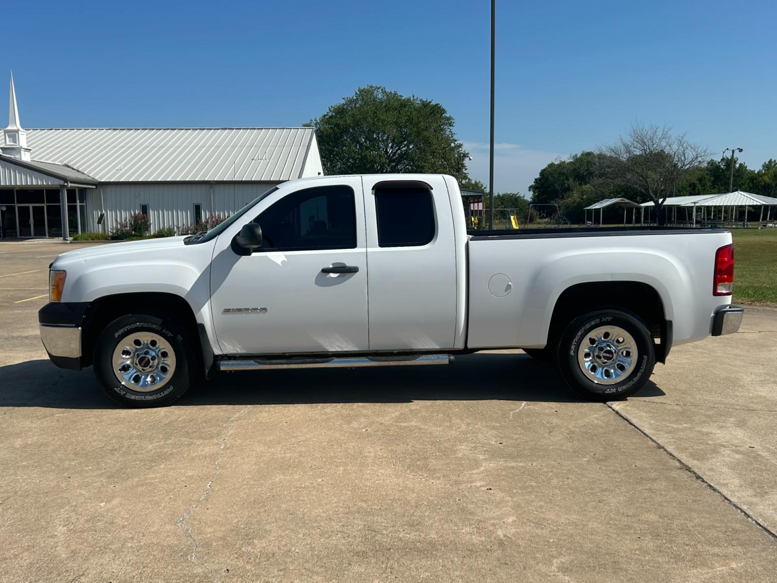 2011 White GMC Sierra 1500 Work Truck Ext. Cab 2WD (1GTR1TEX8BZ) with an 4.3L V6 OHV 12V engine, 4-Speed Automatic transmission, located at 17760 Hwy 62, Morris, OK, 74445, (918) 733-4887, 35.609104, -95.877060 - Photo #7
