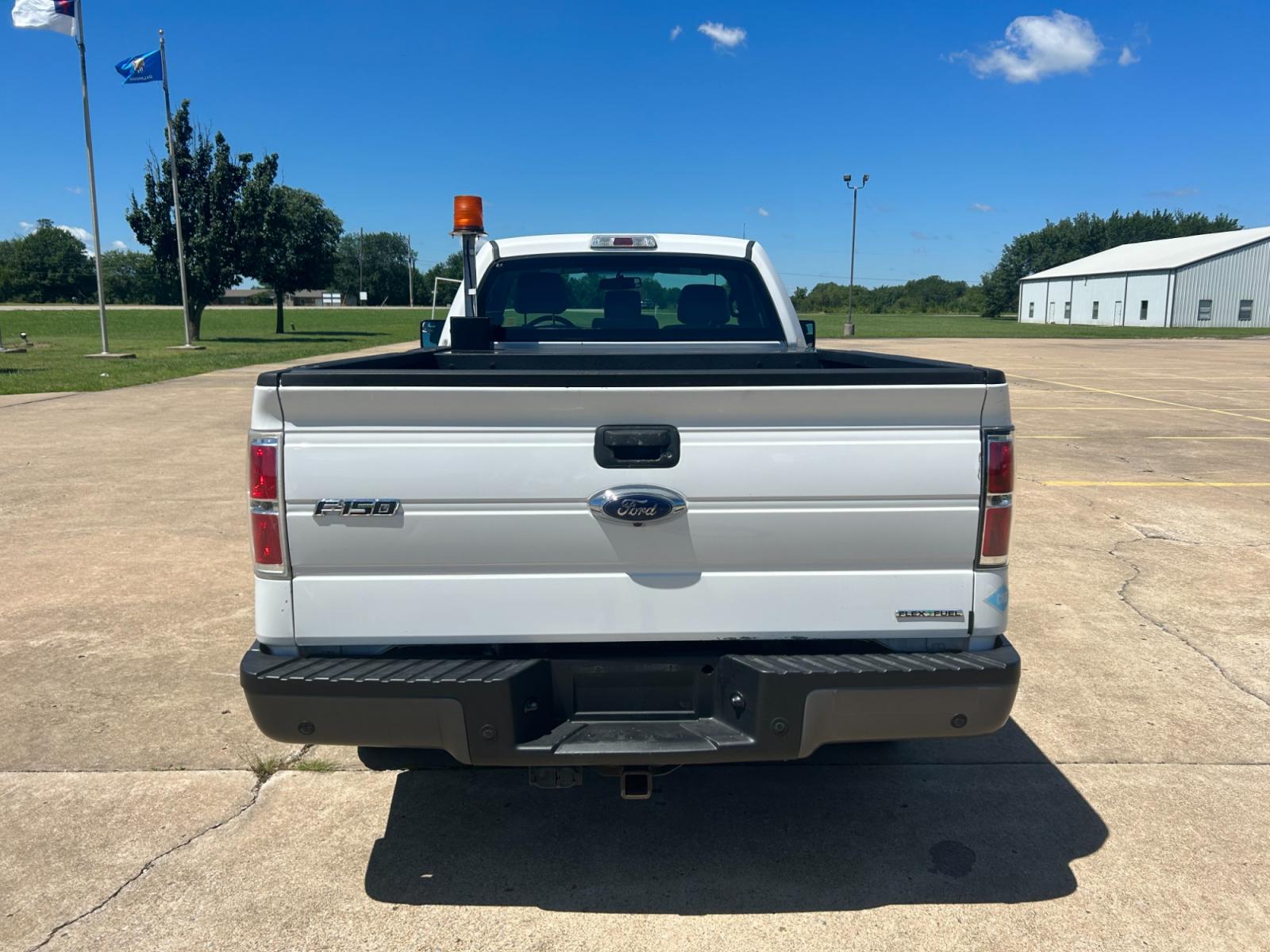 2014 White Ford F-150 STX 6.5-ft. Bed 2WD (1FTMF1CM0EK) with an 3.7L V6 DOHC 24V engine, 6-Speed Automatic transmission, located at 17760 Hwy 62, Morris, OK, 74445, (918) 733-4887, 35.609104, -95.877060 - 2014 FORD F-150 EXTENDED CAB HAS THE 3.7L V6 AND IS 2WD. THIS TRUCK IS A BI-FUEL THAT RUNS ON BOTH CNG (COMPRESSED NATURAL GAS) OR GASOLINE. FEATURES REMOTE KEYLESS ENTRY, POWER LOCKS, POWER WINDOWS, POWER MIRRORS, AM/FM STEREO, CD PLAYER, SIRIUS RADIO, AUX PORT, USB PORT, CLOTH INTERIOR, TRACTION C - Photo #6