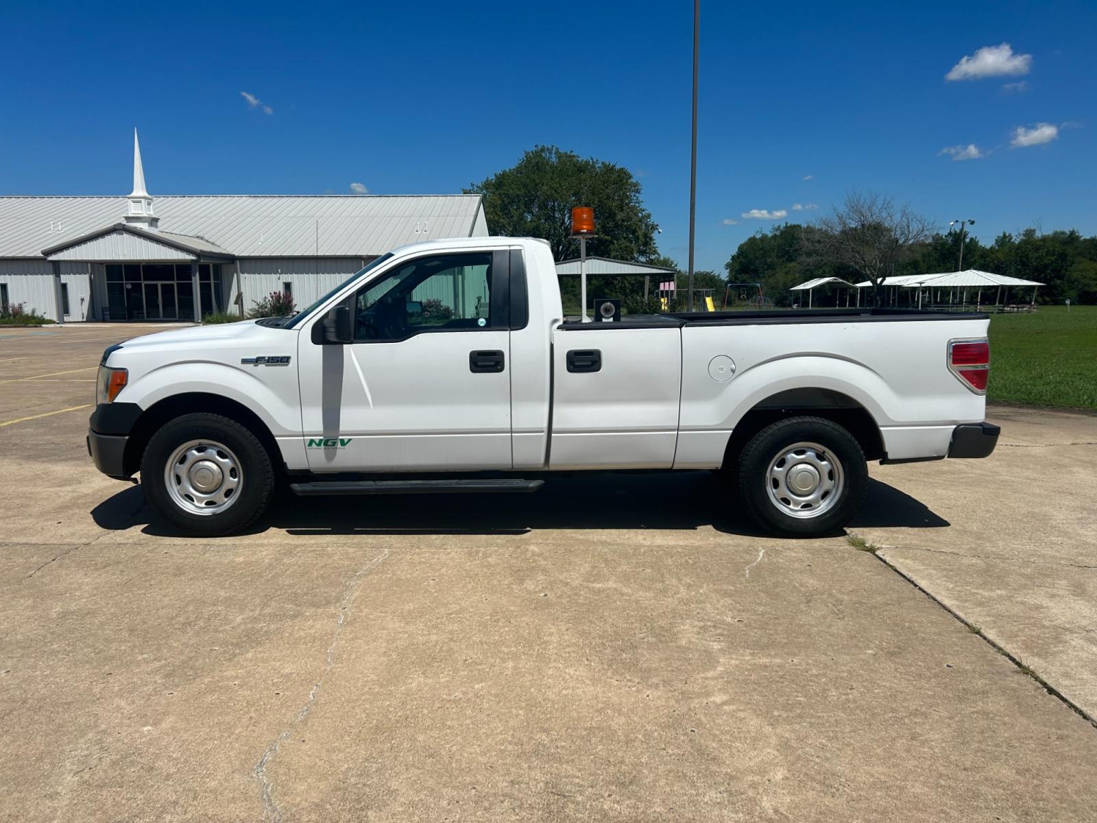 2014 White Ford F-150 STX 6.5-ft. Bed 2WD (1FTMF1CM0EK) with an 3.7L V6 DOHC 24V engine, 6-Speed Automatic transmission, located at 17760 Hwy 62, Morris, OK, 74445, (918) 733-4887, 35.609104, -95.877060 - 2014 FORD F-150 EXTENDED CAB HAS THE 3.7L V6 AND IS 2WD. THIS TRUCK IS A BI-FUEL THAT RUNS ON BOTH CNG (COMPRESSED NATURAL GAS) OR GASOLINE. FEATURES REMOTE KEYLESS ENTRY, POWER LOCKS, POWER WINDOWS, POWER MIRRORS, AM/FM STEREO, CD PLAYER, SIRIUS RADIO, AUX PORT, USB PORT, CLOTH INTERIOR, TRACTION C - Photo #8
