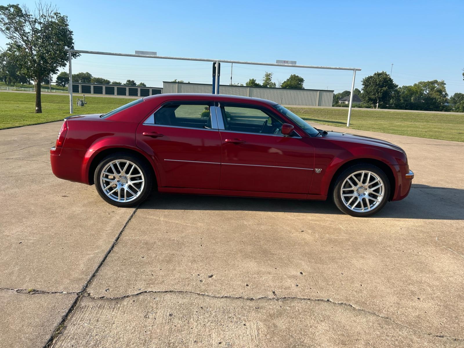 2007 RED Chrysler 300 C (2C3KA63H07H) with an 5.7L V8 OHV 16V engine, 5-Speed Automatic Overdrive transmission, located at 17760 Hwy 62, Morris, OK, 74445, (918) 733-4887, 35.609104, -95.877060 - 2007 CHRYSLER 300 C HAS A 5.7L V8 OHV 16V WITH RWD. FEATURES POWER SEATS, POWER LOCKS, POWER WINDOWS, POWER MIRRORS, AM/FM STEREO, CD PLAYER, CASSETTE PLAYER, HEATED SEATS, LEATHER SEATS, DUAL CLIMATE CONTROL, MULTIFUNCTION STEERING WHEEL CONTROLS, SUNROOF, FREE CARFAX REPORT. 170,490 MILES WITH 245 - Photo #4