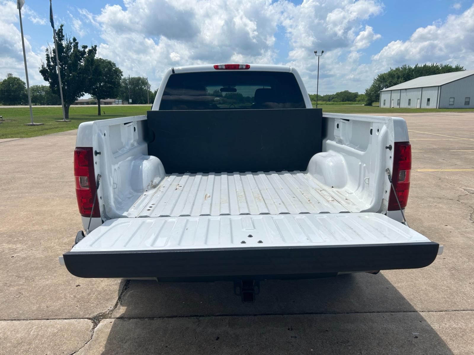 2011 Chevrolet Silverado 1500 Work Truck Ext. Cab 2WD (1GCRCPE08BZ) with an 5.3L V8 OHV 16V FFV engine, 4-Speed Automatic transmission, located at 17760 Hwy 62, Morris, OK, 74445, (918) 733-4887, 35.609104, -95.877060 - 2011 CHEVROLET SILVERADO 1500 WORK TRUCK EXT. CAB 2WD HAS 5.3L V8. THIS IS A BI-FUEL TRUCK THAT RUNS ON BOTH CNG OR GASOLINE, IT FEATURES MANUAL SEATS, MANUAL WINDOWS, MANUAL MIRRORS, MANUAL LOCKS, AM/FM STEREO, CD PLAYER, AUXILLARY PORT, AND TRACTION CONTROL. HAS LT265/70R17 TIRES WITH 181,340 MIL - Photo #16