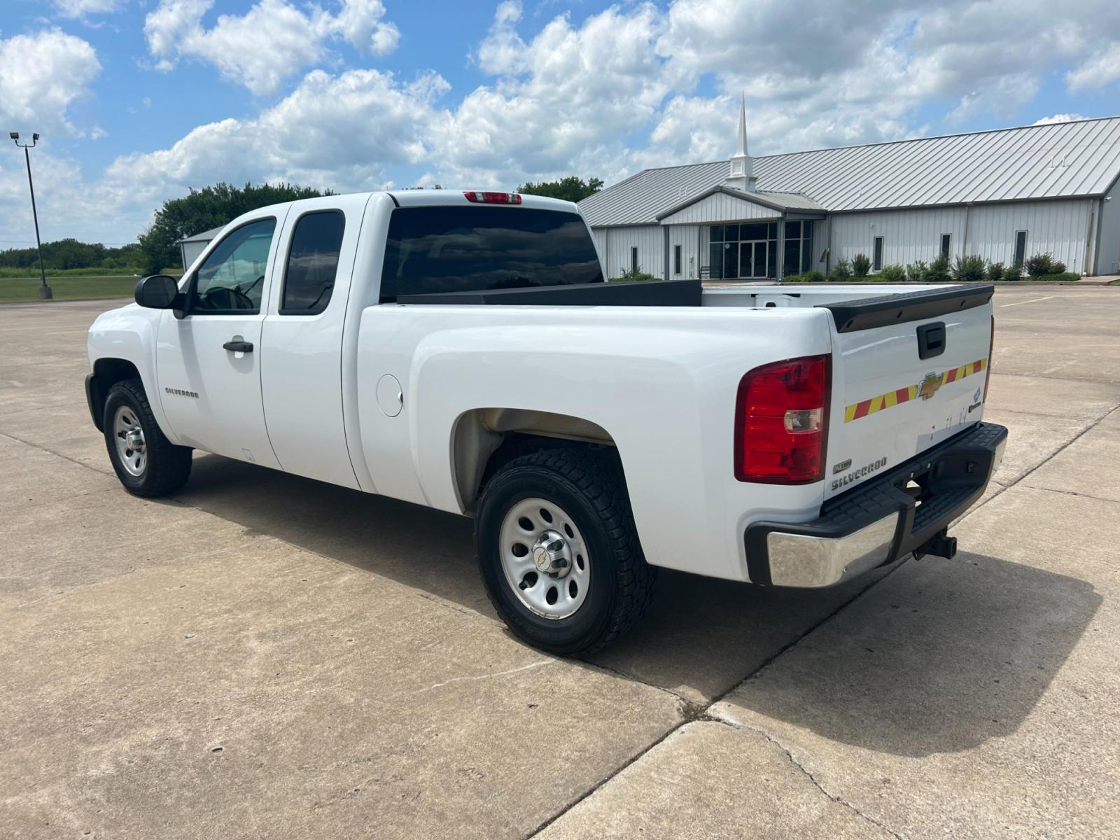 2011 Chevrolet Silverado 1500 Work Truck Ext. Cab 2WD (1GCRCPE08BZ) with an 5.3L V8 OHV 16V FFV engine, 4-Speed Automatic transmission, located at 17760 Hwy 62, Morris, OK, 74445, (918) 733-4887, 35.609104, -95.877060 - 2011 CHEVROLET SILVERADO 1500 WORK TRUCK EXT. CAB 2WD HAS 5.3L V8. THIS IS A BI-FUEL TRUCK THAT RUNS ON BOTH CNG OR GASOLINE, IT FEATURES MANUAL SEATS, MANUAL WINDOWS, MANUAL MIRRORS, MANUAL LOCKS, AM/FM STEREO, CD PLAYER, AUXILLARY PORT, AND TRACTION CONTROL. HAS LT265/70R17 TIRES WITH 181,340 MIL - Photo #6