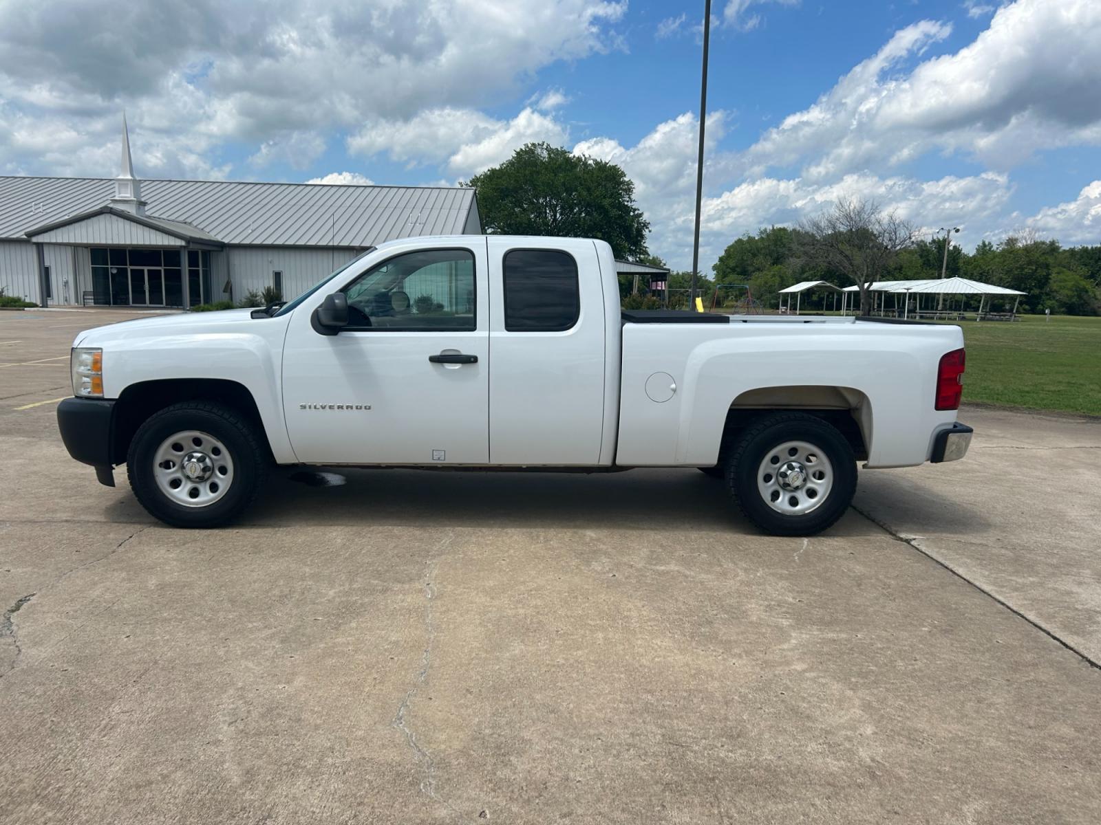 2011 Chevrolet Silverado 1500 Work Truck Ext. Cab 2WD (1GCRCPE08BZ) with an 5.3L V8 OHV 16V FFV engine, 4-Speed Automatic transmission, located at 17760 Hwy 62, Morris, OK, 74445, (918) 733-4887, 35.609104, -95.877060 - 2011 CHEVROLET SILVERADO 1500 WORK TRUCK EXT. CAB 2WD HAS 5.3L V8. THIS IS A BI-FUEL TRUCK THAT RUNS ON BOTH CNG OR GASOLINE, IT FEATURES MANUAL SEATS, MANUAL WINDOWS, MANUAL MIRRORS, MANUAL LOCKS, AM/FM STEREO, CD PLAYER, AUXILLARY PORT, AND TRACTION CONTROL. HAS LT265/70R17 TIRES WITH 181,340 MIL - Photo #7