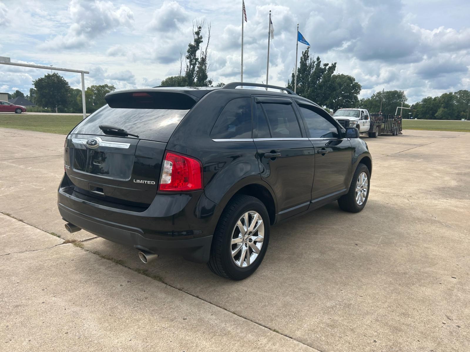 2013 BLACK Ford Edge Limited FWD (2FMDK3KC9DB) with an 3.5L V6 DOHC 24V engine, 6-Speed Automatic transmission, located at 17760 Hwy 62, Morris, OK, 74445, (918) 733-4887, 35.609104, -95.877060 - 2013 FORD EDGE LIMITED FWD 3.5L V6 FEATURES POWER SEATS, POWER WINDOWS, POWER MIRRORS, POWER LOCKS, TOUCHSCREEN RADIO, AM/FM STEREO, CD PLAYER, HEATED SEATS, LEATHER SEATS, DUAL CLIMATE CONTROL, MULTI-FUNCTION STEERING WHEEL CONTROLS, CRUISE CONTROL, HANDS-FREE CALLING, BACK-UP CAMERA. 54,502 MILES - Photo #4