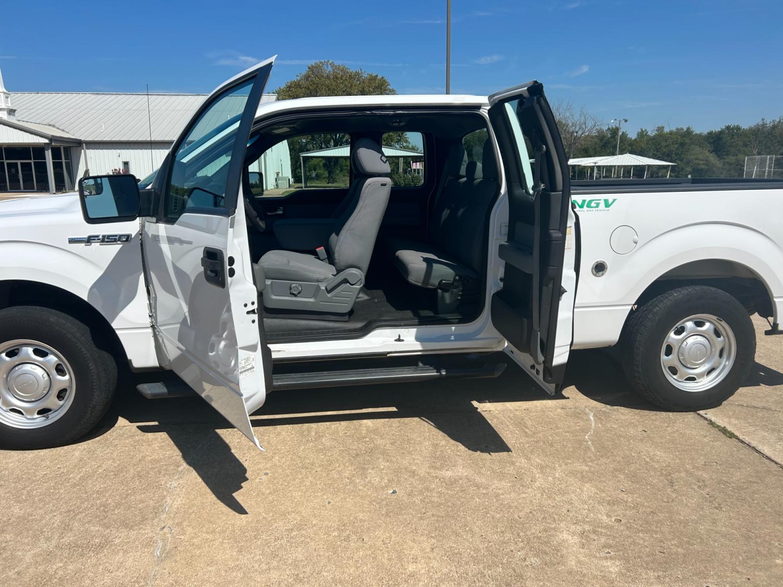 2014 White Ford F-150 XLT SuperCab 8-ft. Bed 2WD (1FTEX1CM5EK) with an 3.7L V6 DOHC 24V engine, 6-Speed Automatic transmission, located at 17760 Hwy 62, Morris, OK, 74445, (918) 733-4887, 35.609104, -95.877060 - 2014 FORD F-150 XLT SUPERCAB 8-ft. BED 2WD 3.8L V6 BI-FUEL (RUNS ON BOTH CNG OR GASOLINE) FEATURES POWER LOCKS, POWER WINDOWS, AM/FM STEREO, SIRIUS XM STEREO, CD PLAYER, AUXILLARY PORT, CRUISE CONTROL, TRACTION CONTROL, MULTI-FUNCTIONING STEERING WHEEL CONTROLS, BACK-UP CAMERA, BED LINER. HAS 75,030 - Photo #16