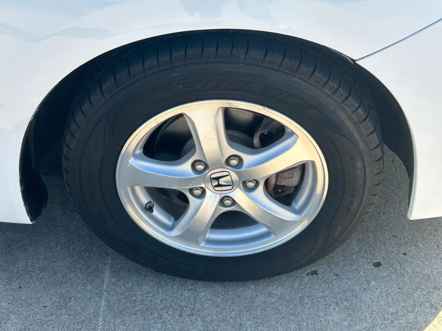 2013 White Honda Civic CNG Sedan 5-Speed AT (19XFB5F54DE) with an 1.8L L4 SOHC 16V CNG engine, 5A transmission, located at 17760 Hwy 62, Morris, OK, 74445, (918) 733-4887, 35.609104, -95.877060 - 2013 HONDA CIVIC CNG SEDAN 5-SPEED AT 1.8L DEDICATED CNG (ONLY RUNS ON COMPRESSED NATURAL GAS) FEATURES POWER LOCKS, POWER WINDOWS, POWER MIRRORS, AM/FM STEREO, CD PLAYER, AUXILLARY PORT, CRUISE CONTROL, TRACTION CONTROL, MULTI-FUNCTIONING STEERING WHEEL CONTROLS, BACK-UP CAMERA. IT HAS 195/65R15 TI - Photo#23