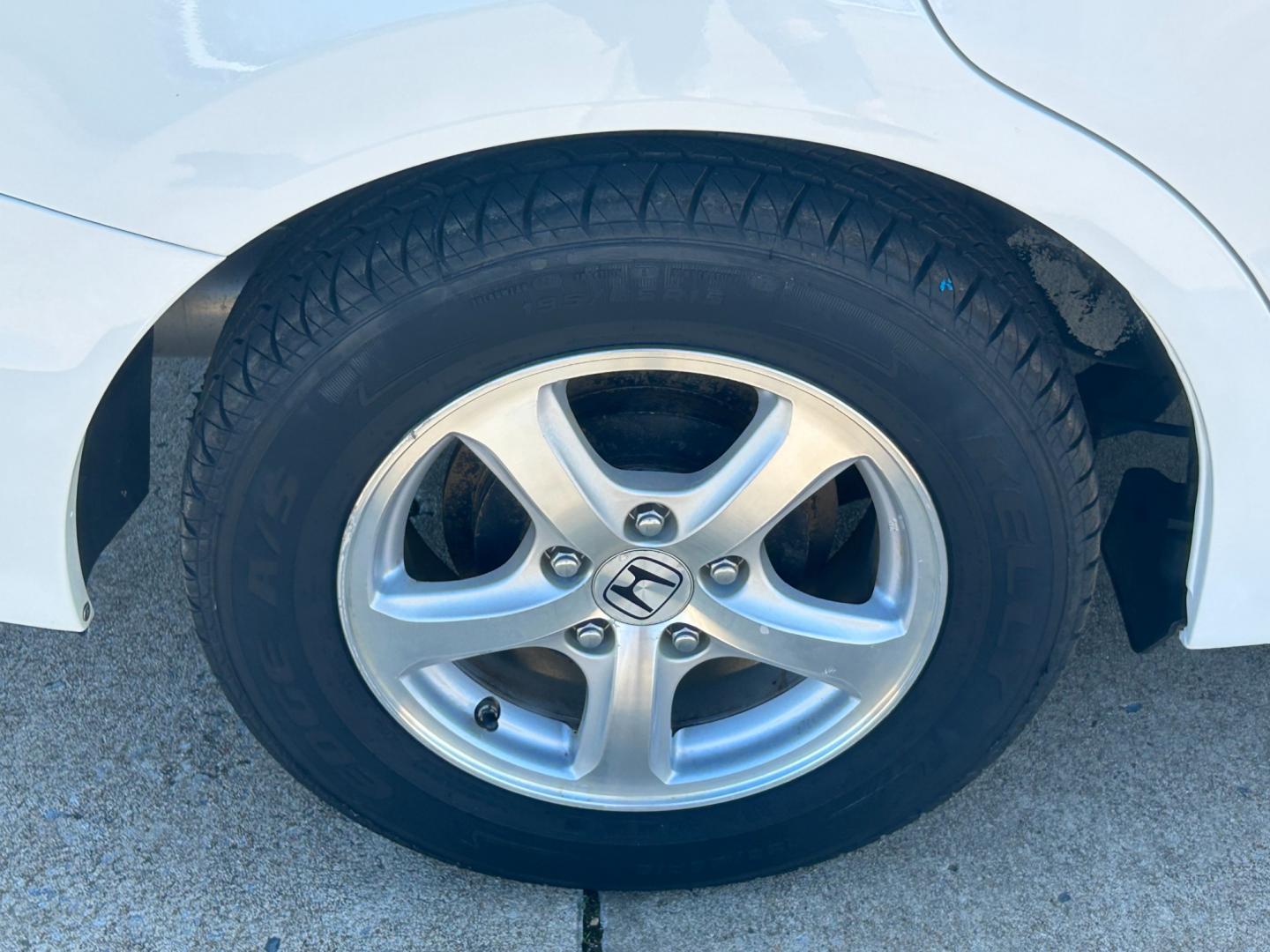2013 White Honda Civic CNG Sedan 5-Speed AT (19XFB5F54DE) with an 1.8L L4 SOHC 16V CNG engine, 5A transmission, located at 17760 Hwy 62, Morris, OK, 74445, (918) 733-4887, 35.609104, -95.877060 - 2013 HONDA CIVIC CNG SEDAN 5-SPEED AT 1.8L DEDICATED CNG (ONLY RUNS ON COMPRESSED NATURAL GAS) FEATURES POWER LOCKS, POWER WINDOWS, POWER MIRRORS, AM/FM STEREO, CD PLAYER, AUXILLARY PORT, CRUISE CONTROL, TRACTION CONTROL, MULTI-FUNCTIONING STEERING WHEEL CONTROLS, BACK-UP CAMERA. IT HAS 195/65R15 TI - Photo#24