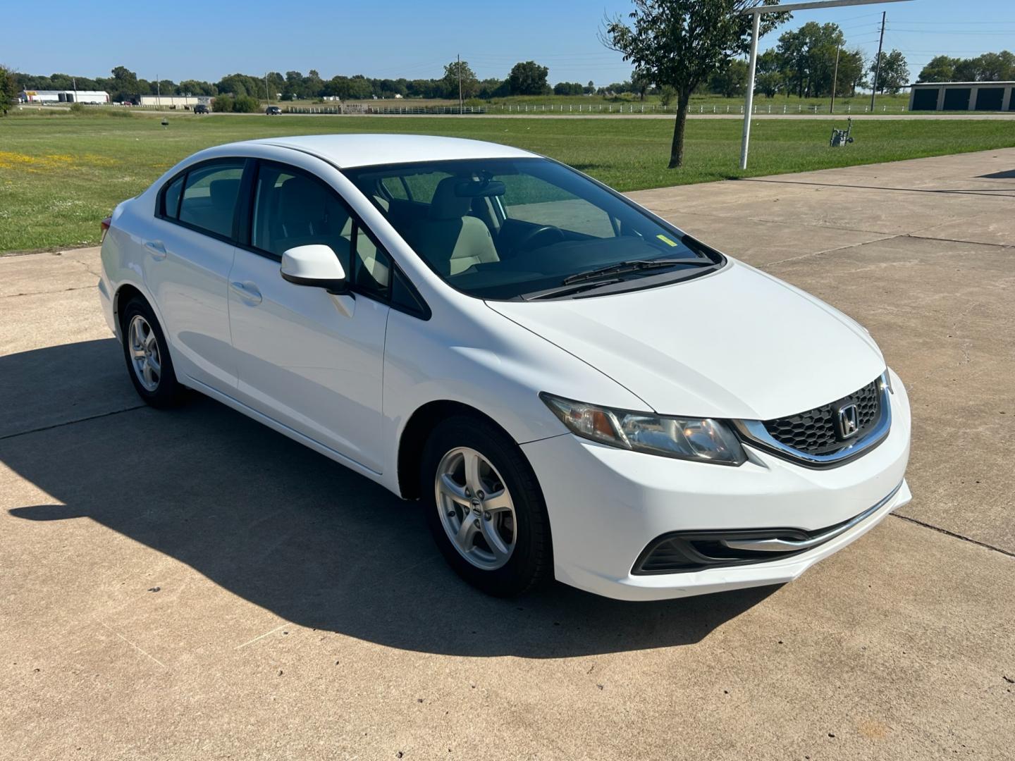 2013 White Honda Civic CNG Sedan 5-Speed AT (19XFB5F54DE) with an 1.8L L4 SOHC 16V CNG engine, 5A transmission, located at 17760 Hwy 62, Morris, OK, 74445, (918) 733-4887, 35.609104, -95.877060 - 2013 HONDA CIVIC CNG SEDAN 5-SPEED AT 1.8L DEDICATED CNG (ONLY RUNS ON COMPRESSED NATURAL GAS) FEATURES POWER LOCKS, POWER WINDOWS, POWER MIRRORS, AM/FM STEREO, CD PLAYER, AUXILLARY PORT, CRUISE CONTROL, TRACTION CONTROL, MULTI-FUNCTIONING STEERING WHEEL CONTROLS, BACK-UP CAMERA. IT HAS 195/65R15 TI - Photo#2