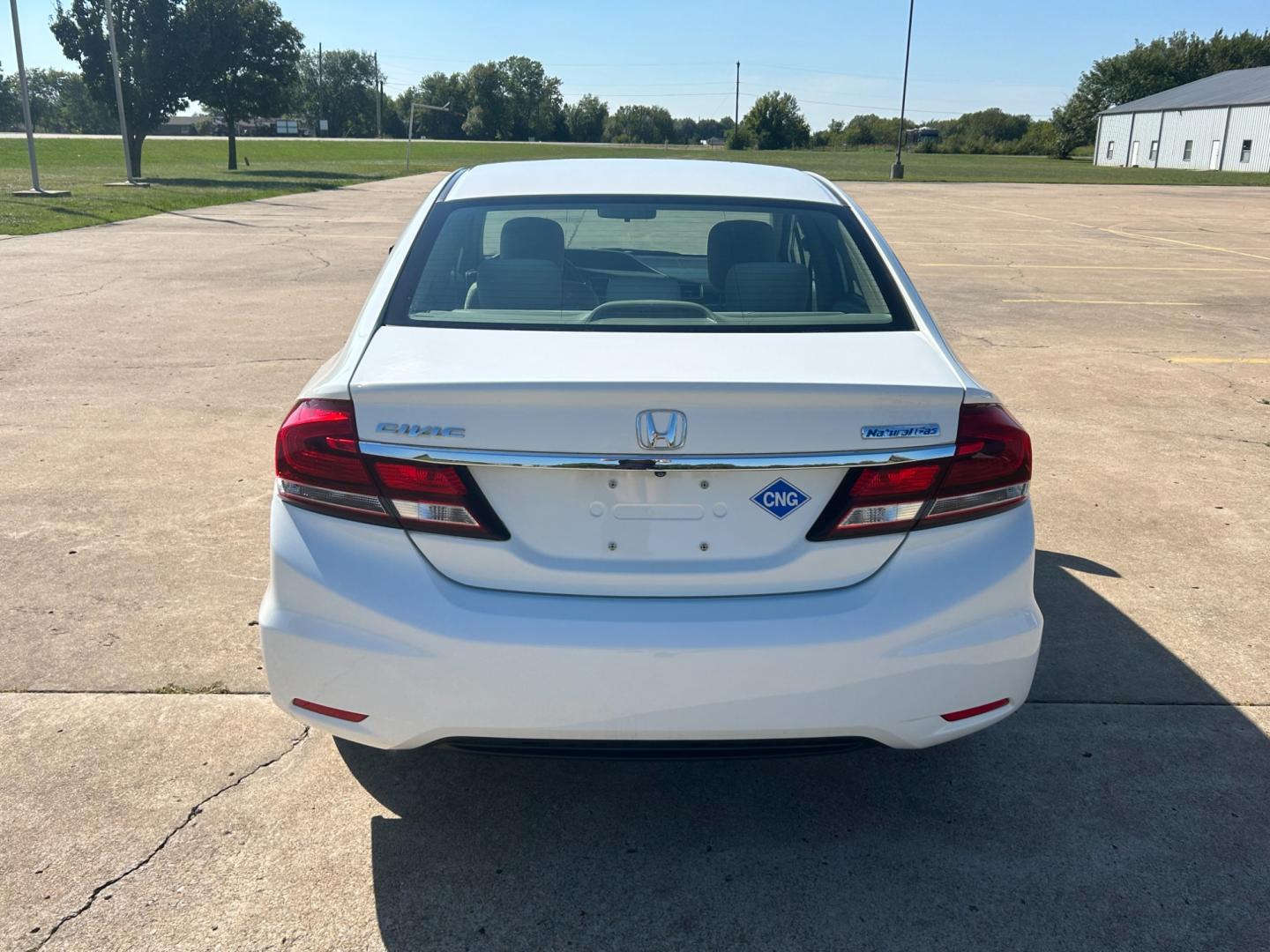 2013 White Honda Civic CNG Sedan 5-Speed AT (19XFB5F54DE) with an 1.8L L4 SOHC 16V CNG engine, 5A transmission, located at 17760 Hwy 62, Morris, OK, 74445, (918) 733-4887, 35.609104, -95.877060 - 2013 HONDA CIVIC CNG SEDAN 5-SPEED AT 1.8L DEDICATED CNG (ONLY RUNS ON COMPRESSED NATURAL GAS) FEATURES POWER LOCKS, POWER WINDOWS, POWER MIRRORS, AM/FM STEREO, CD PLAYER, AUXILLARY PORT, CRUISE CONTROL, TRACTION CONTROL, MULTI-FUNCTIONING STEERING WHEEL CONTROLS, BACK-UP CAMERA. IT HAS 195/65R15 TI - Photo#5
