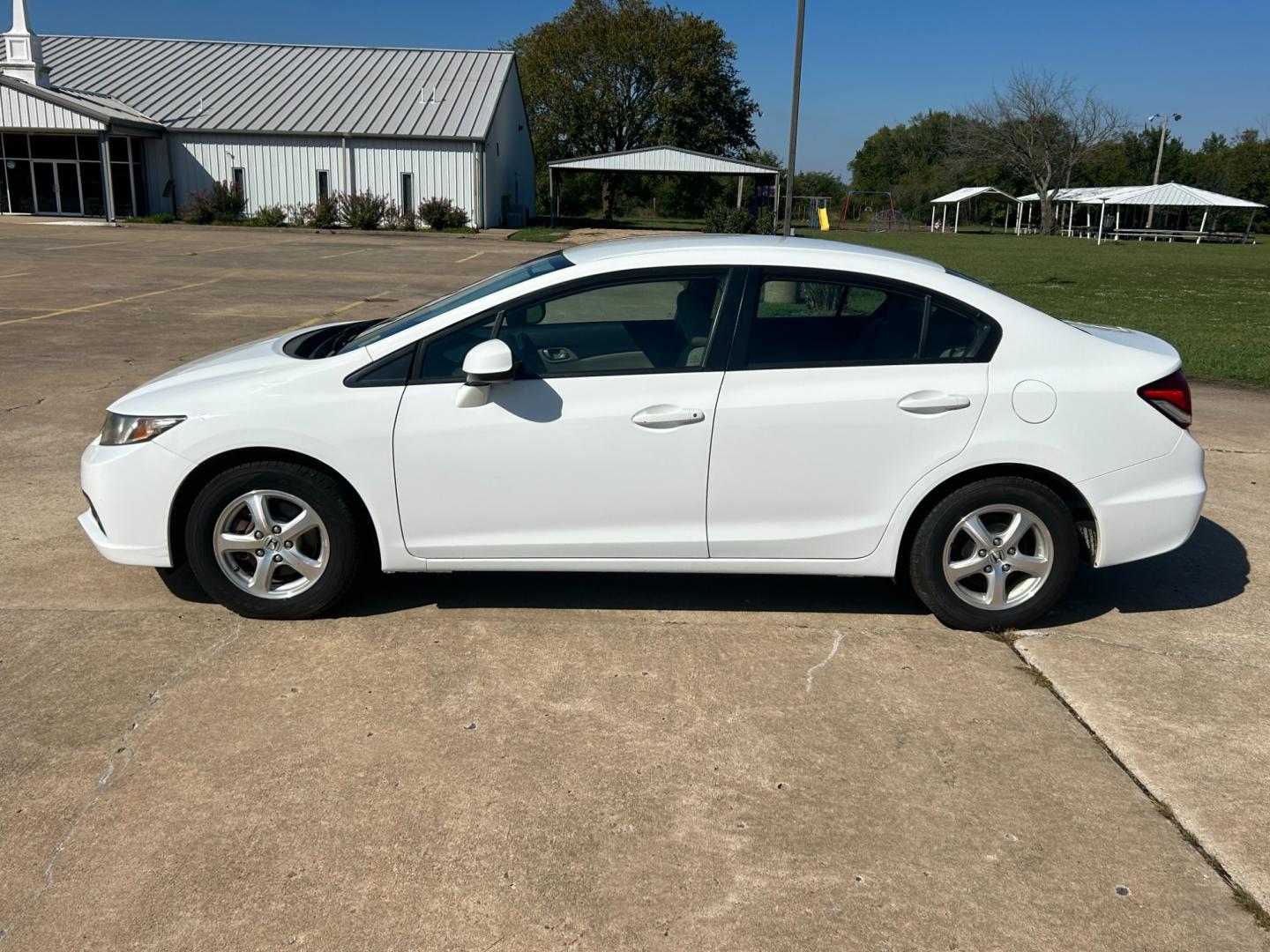2013 White Honda Civic CNG Sedan 5-Speed AT (19XFB5F54DE) with an 1.8L L4 SOHC 16V CNG engine, 5A transmission, located at 17760 Hwy 62, Morris, OK, 74445, (918) 733-4887, 35.609104, -95.877060 - 2013 HONDA CIVIC CNG SEDAN 5-SPEED AT 1.8L DEDICATED CNG (ONLY RUNS ON COMPRESSED NATURAL GAS) FEATURES POWER LOCKS, POWER WINDOWS, POWER MIRRORS, AM/FM STEREO, CD PLAYER, AUXILLARY PORT, CRUISE CONTROL, TRACTION CONTROL, MULTI-FUNCTIONING STEERING WHEEL CONTROLS, BACK-UP CAMERA. IT HAS 195/65R15 TI - Photo#7