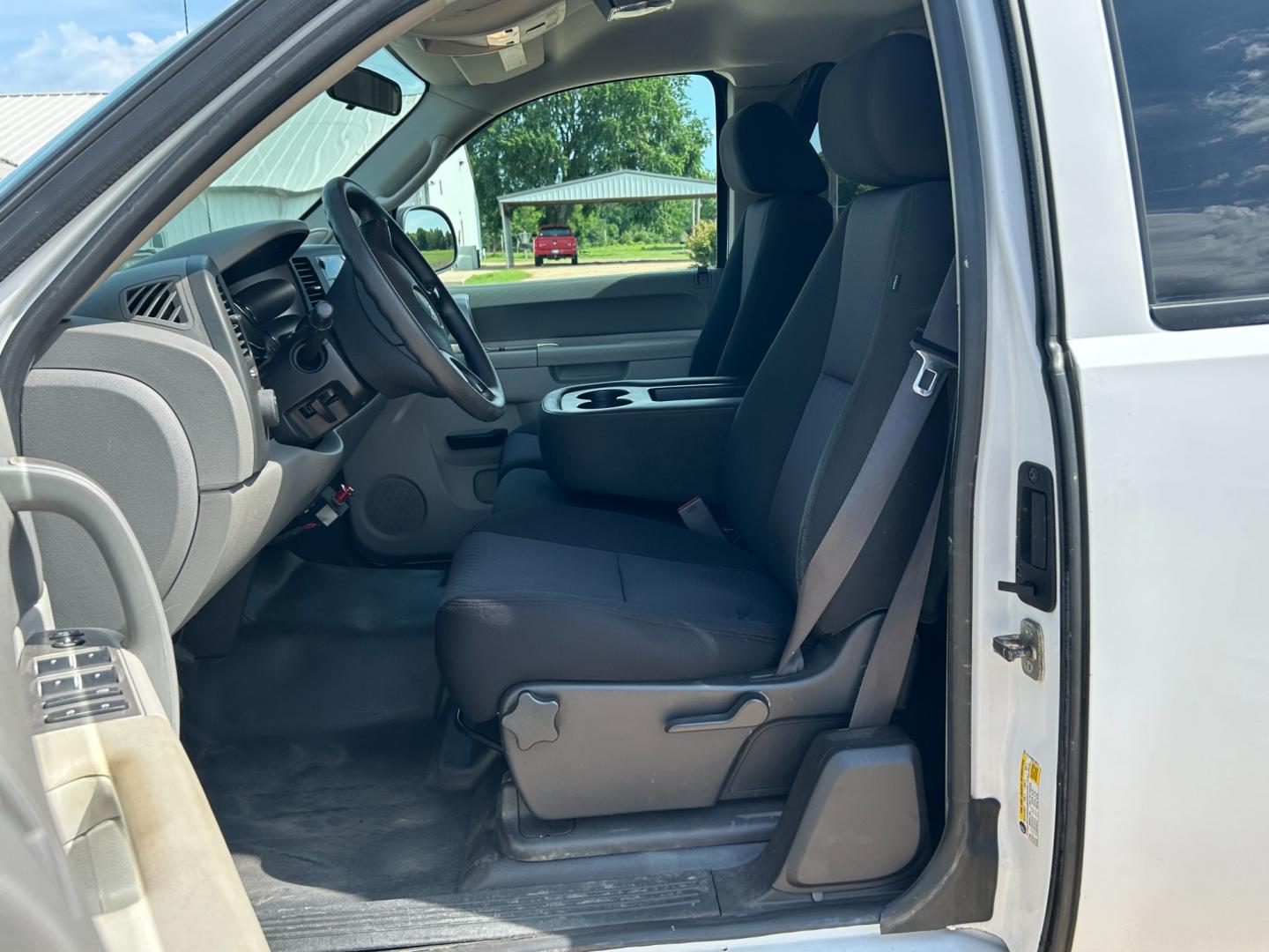 2013 White /GRAY GMC Sierra 2500HD EXTENDED 4WD (IGT22ZEB8DZ) with an 6.0L V8 engine, AUTOMATIC transmission, located at 17760 Hwy 62, Morris, OK, 74445, (918) 733-4887, 35.609104, -95.877060 - Photo#8