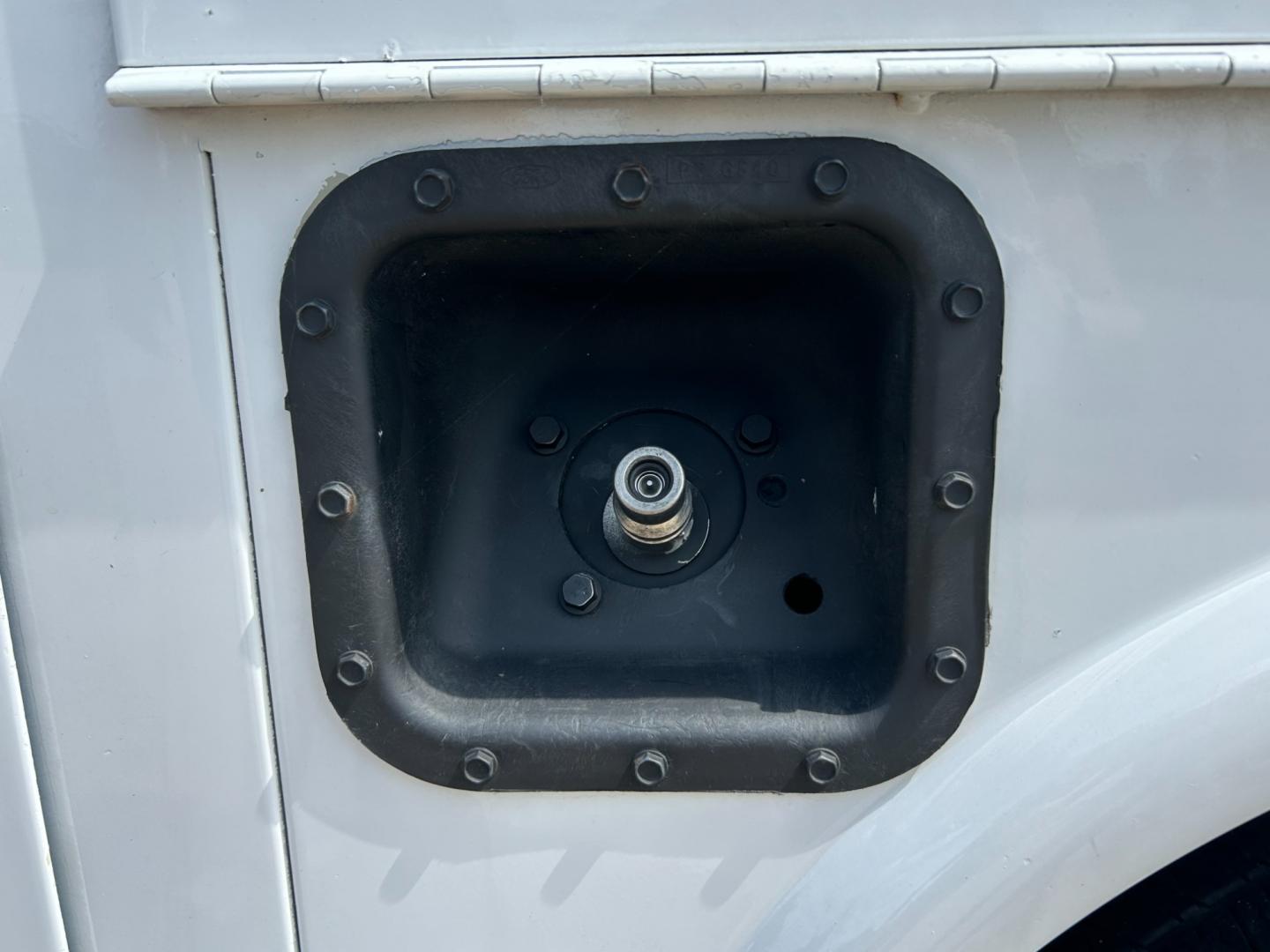 2012 White /Gray Ford F-250 SD SUPER DUTY (1FT7X2A66CE) with an 6.2L V8 OHV 16V engine, AUTOMATIC transmission, located at 17760 Hwy 62, Morris, OK, 74445, (918) 733-4887, 35.609104, -95.877060 - Photo#17
