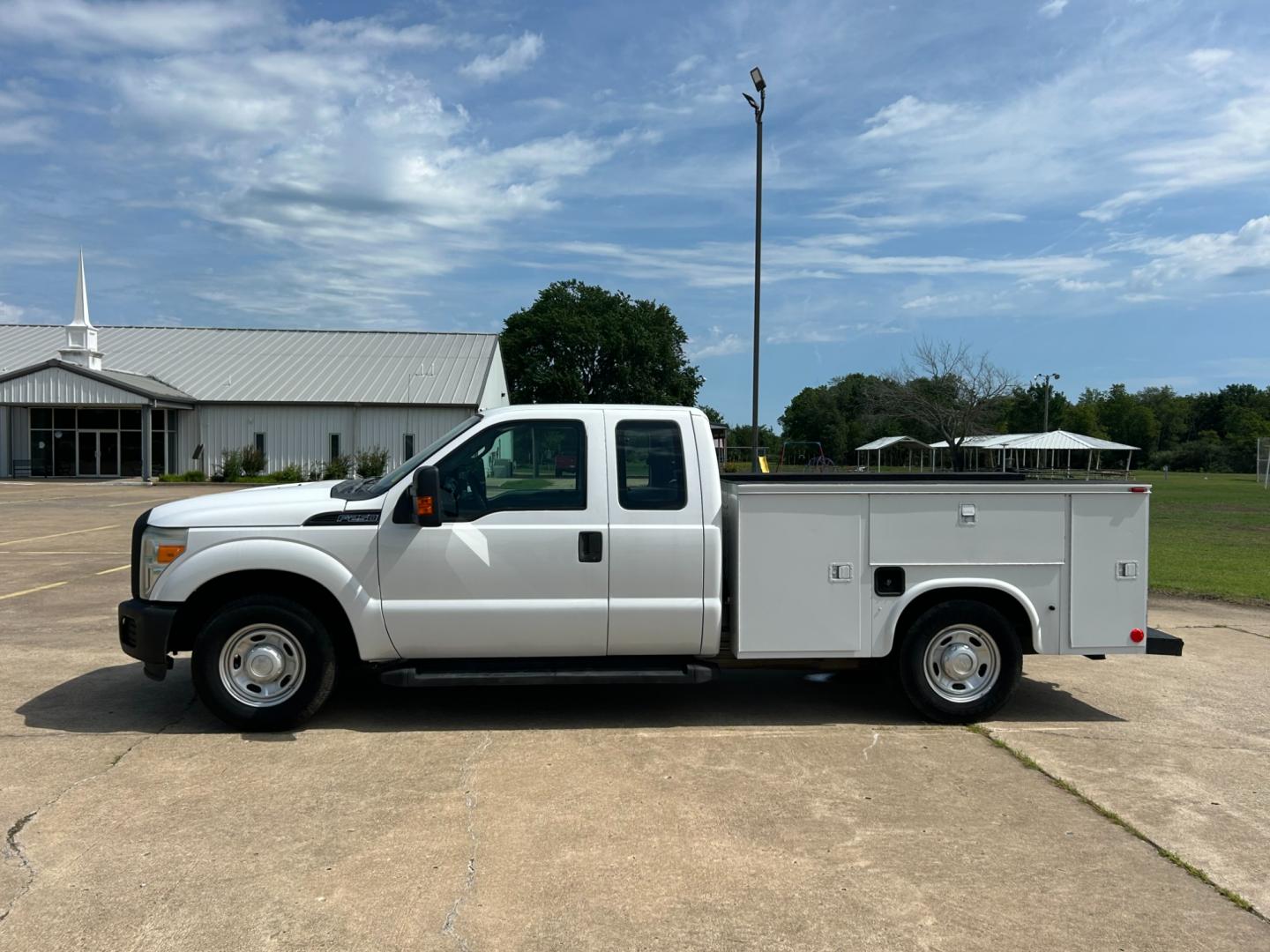 2012 White /Gray Ford F-250 SD SUPER DUTY (1FT7X2A66CE) with an 6.2L V8 OHV 16V engine, AUTOMATIC transmission, located at 17760 Hwy 62, Morris, OK, 74445, (918) 733-4887, 35.609104, -95.877060 - Photo#7