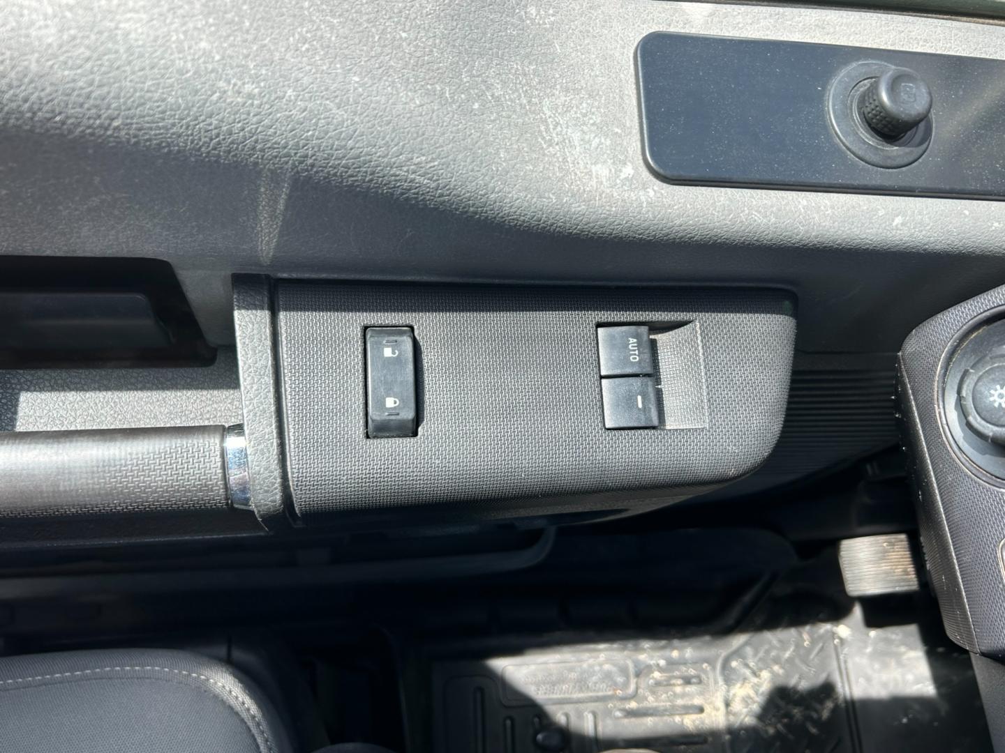 2012 White /Gray Ford F-250 SD SUPER DUTY (1FT7X2A66CE) with an 6.2L V8 OHV 16V engine, AUTOMATIC transmission, located at 17760 Hwy 62, Morris, OK, 74445, (918) 733-4887, 35.609104, -95.877060 - Photo#10