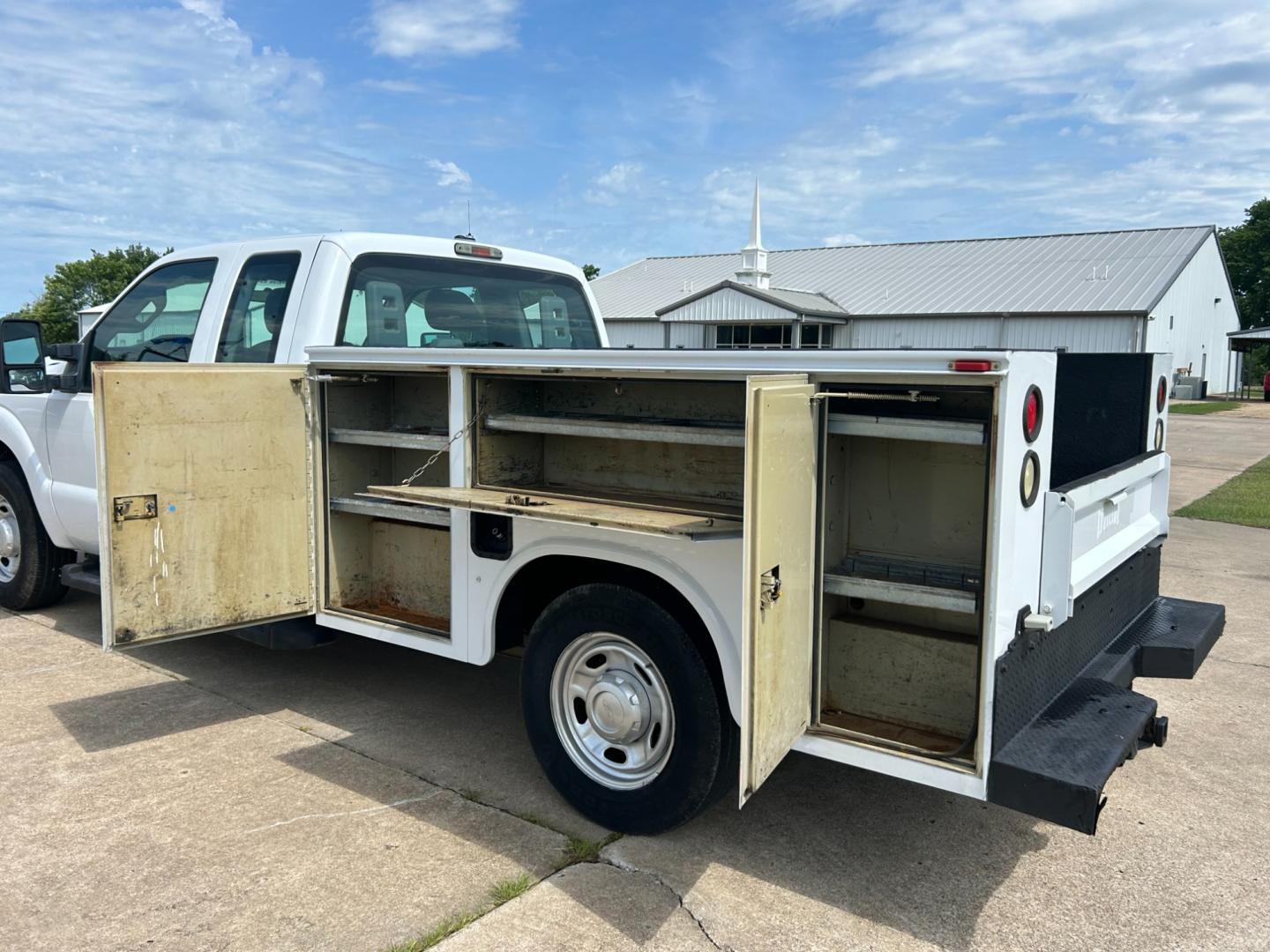 2012 White /Gray Ford F-250 SD SUPER DUTY (1FT7X2A66CE) with an 6.2L V8 OHV 16V engine, AUTOMATIC transmission, located at 17760 Hwy 62, Morris, OK, 74445, (918) 733-4887, 35.609104, -95.877060 - Photo#14